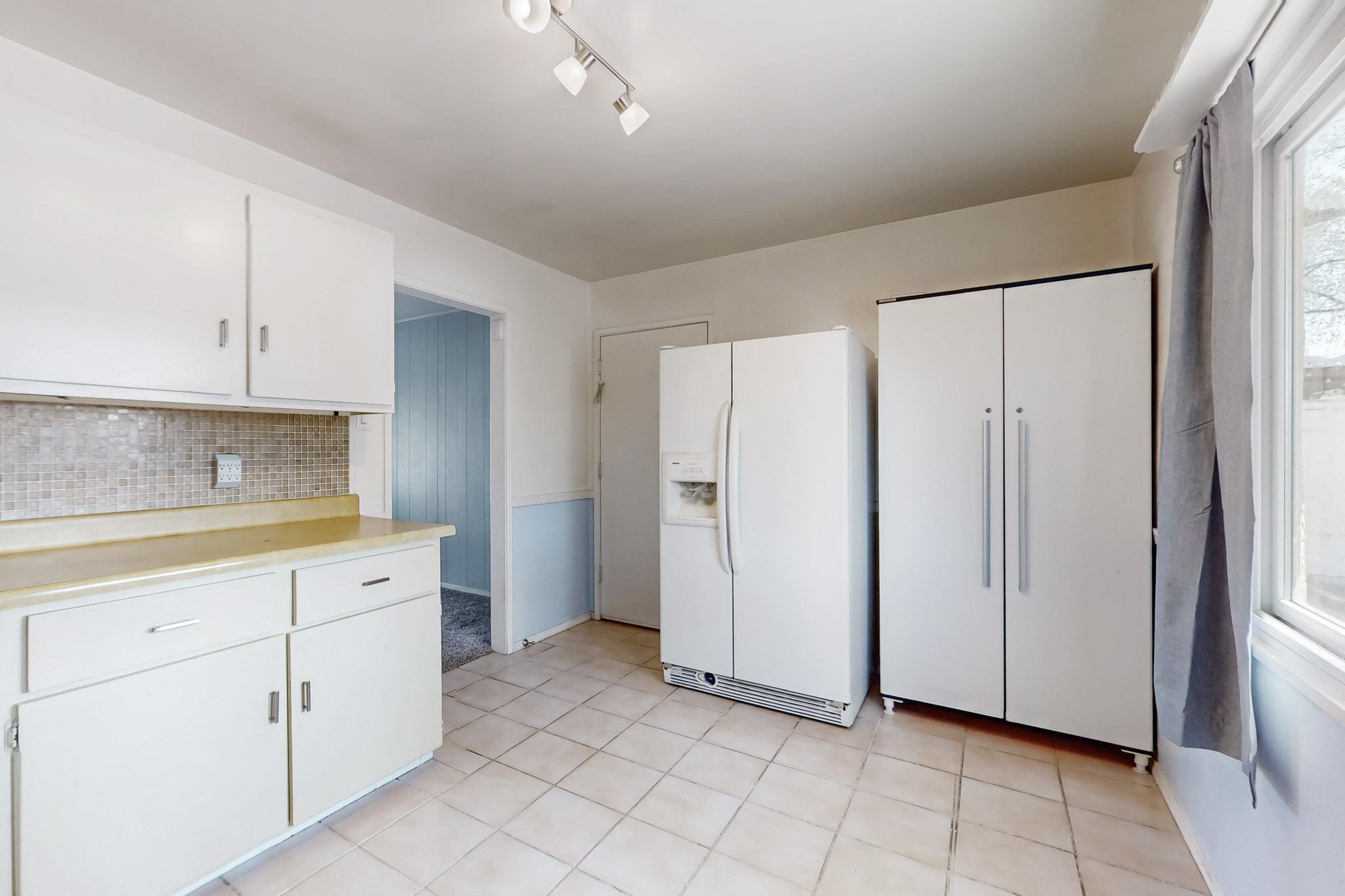 2400 ELIZABETH Street NE