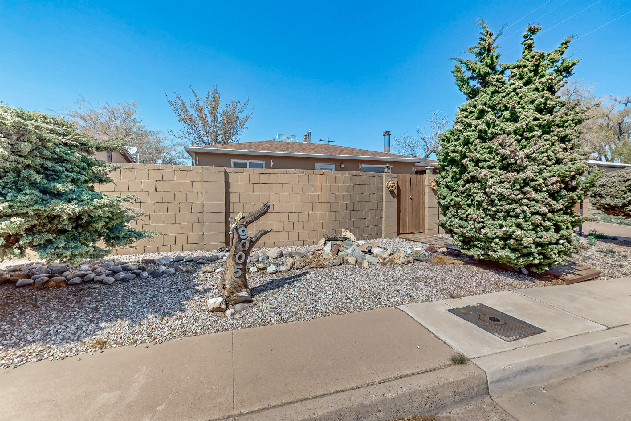 9005 WOODLAND Avenue NE