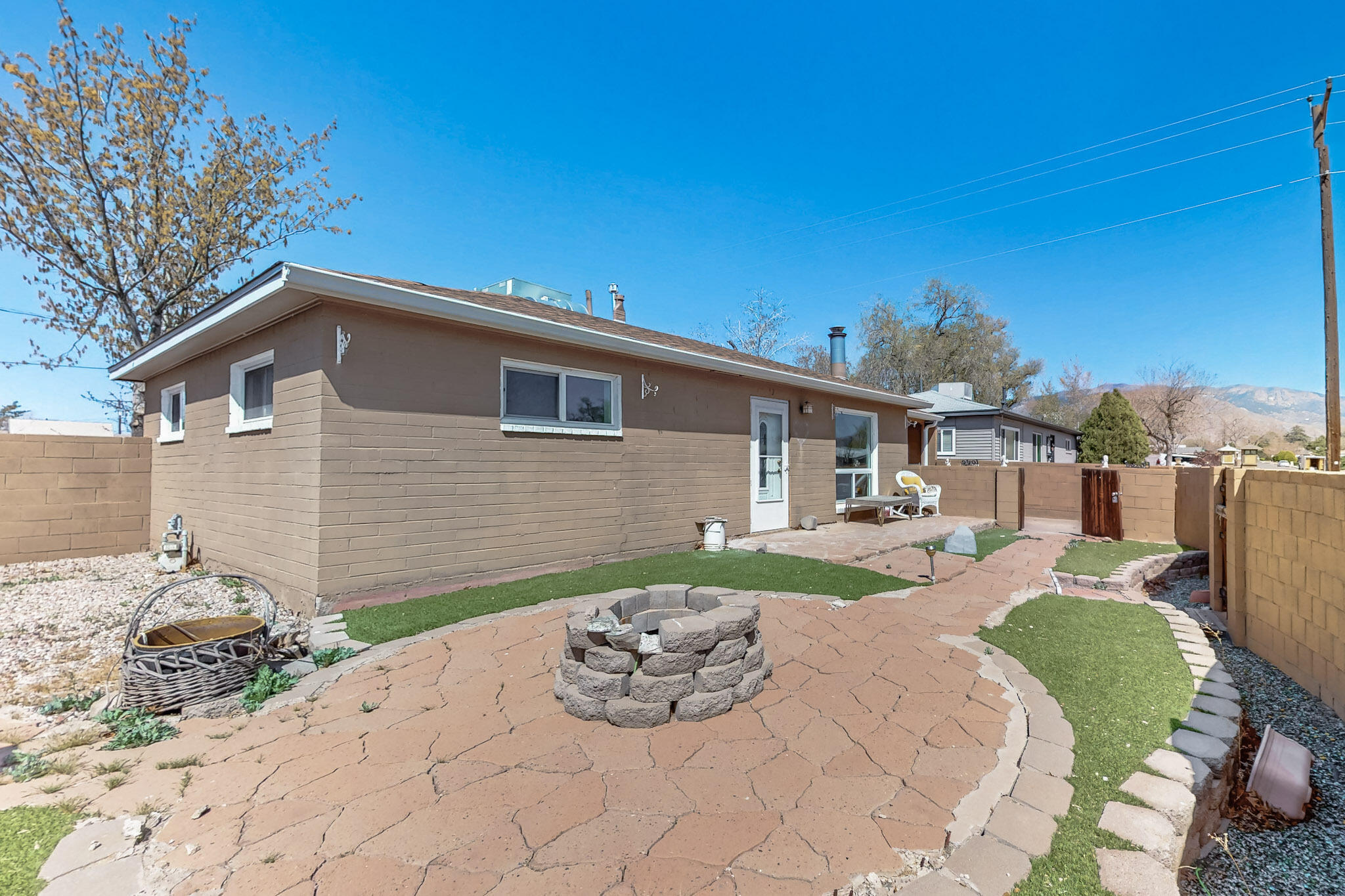9005 WOODLAND Avenue NE