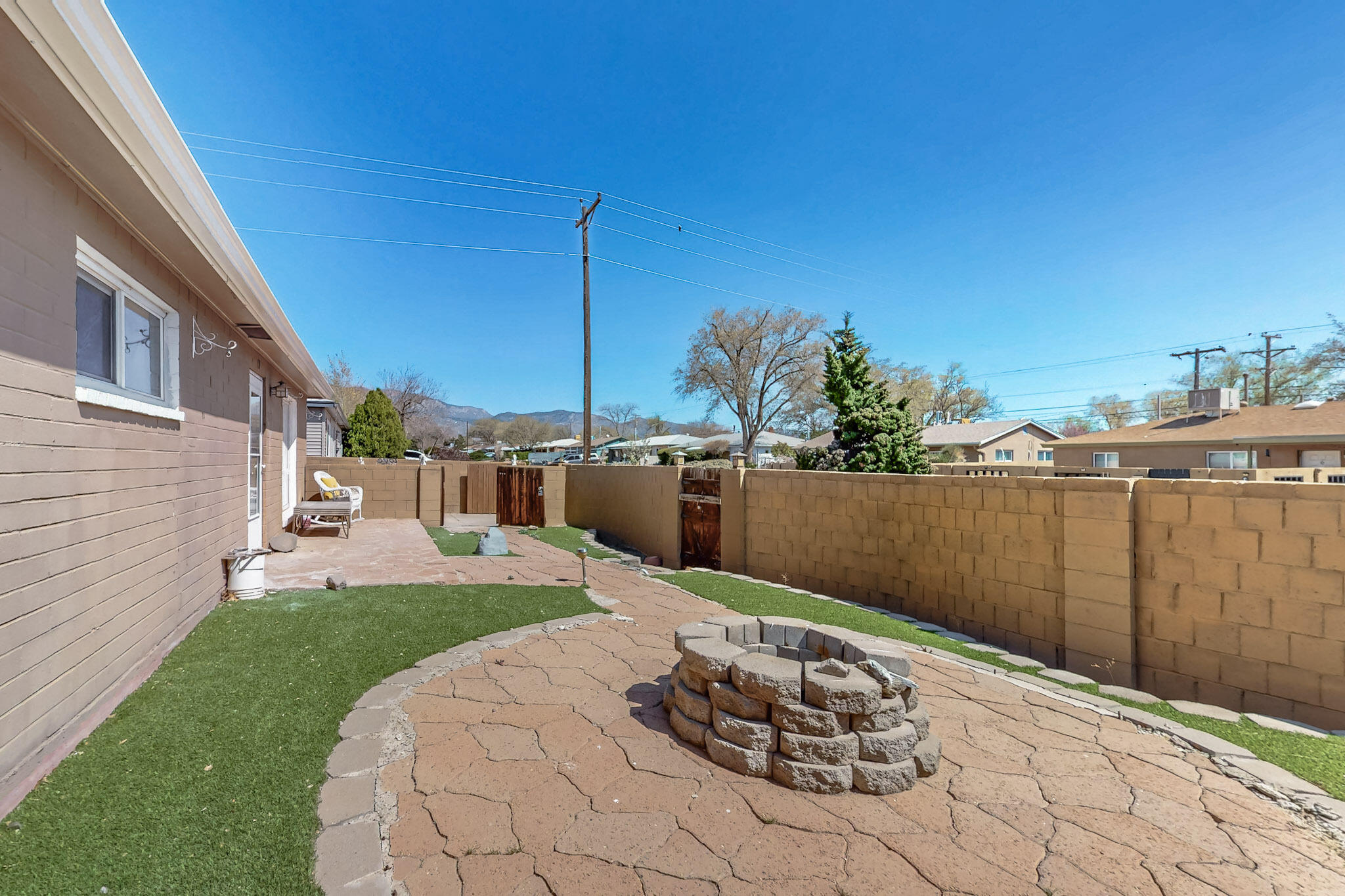 9005 WOODLAND Avenue NE
