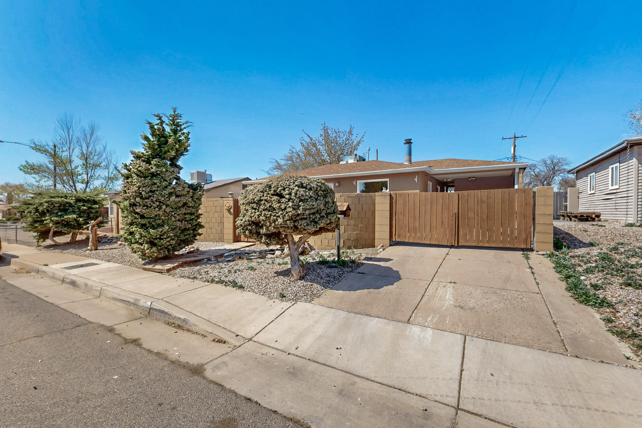 9005 WOODLAND Avenue NE