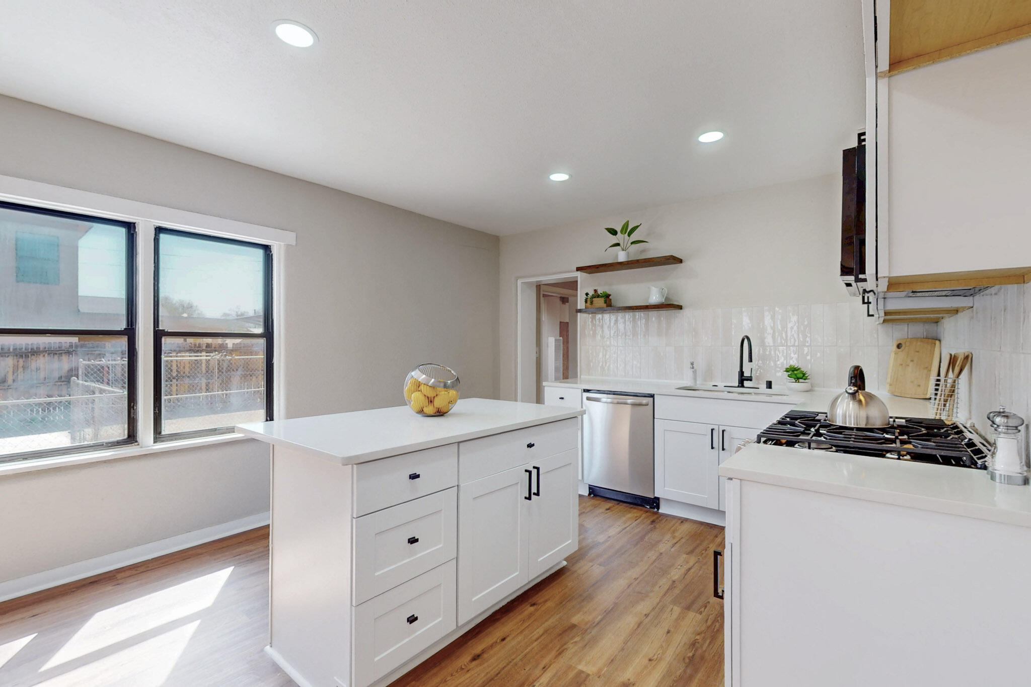 1630 BONAGUIDI Road SW