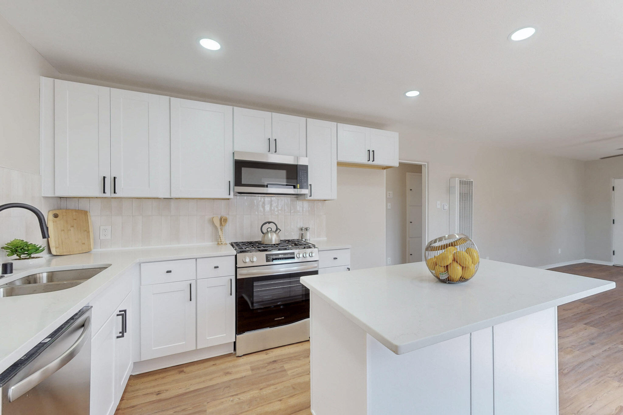 1630 BONAGUIDI Road SW