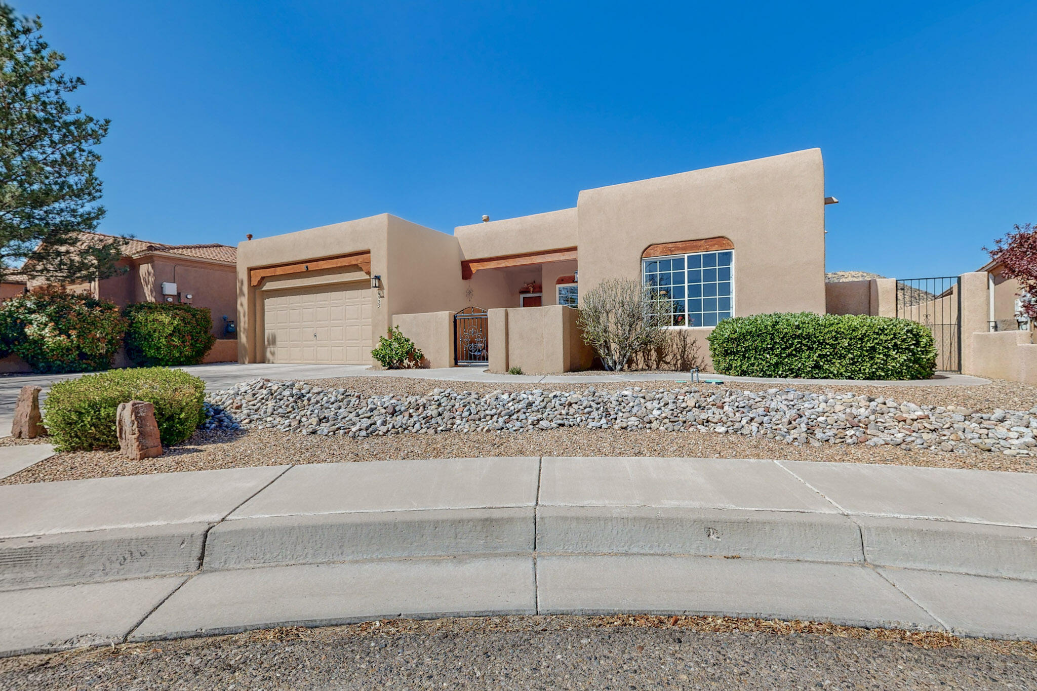 6523 MOON SHADOWS Drive NW