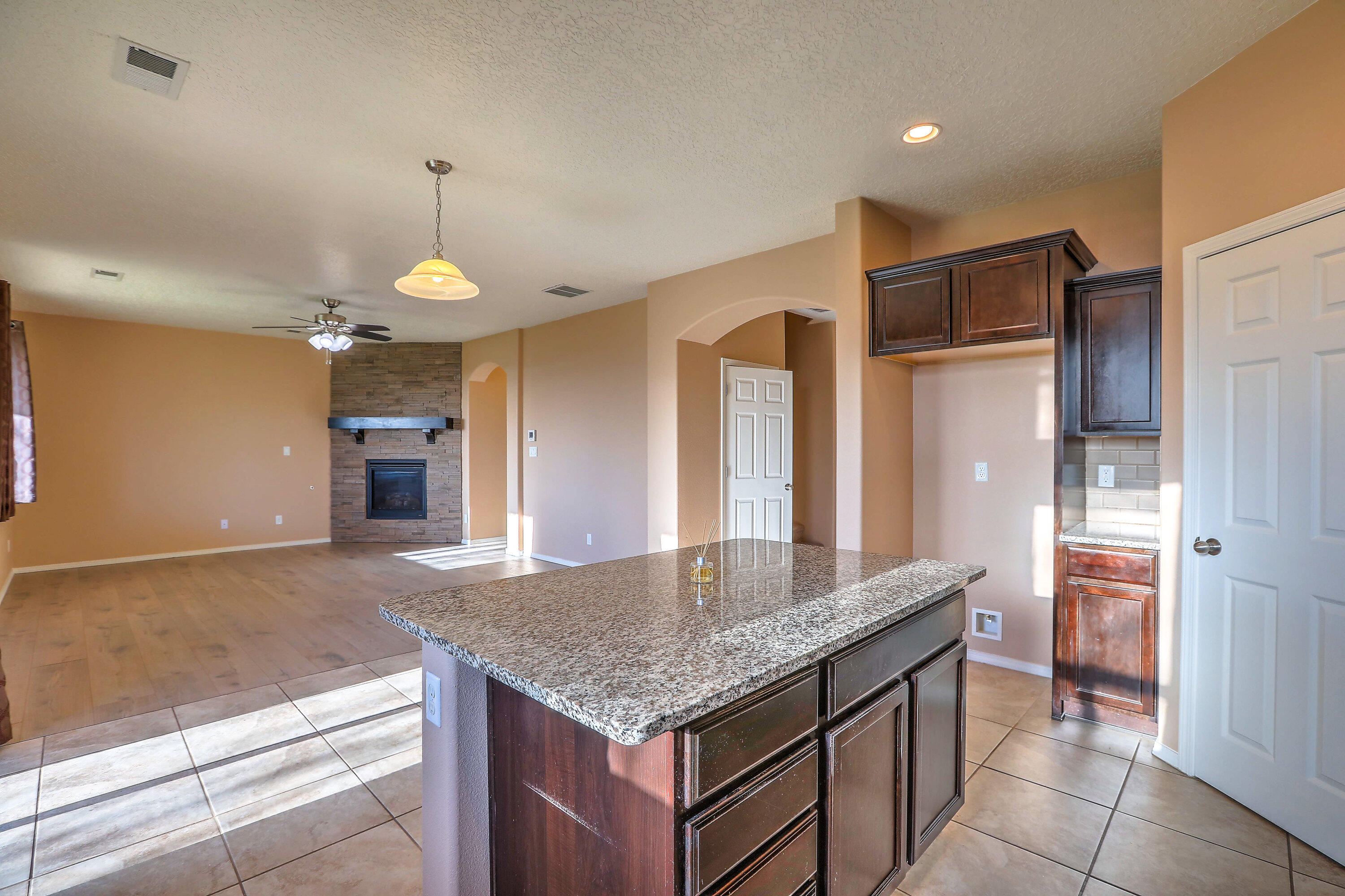 2039 MAYWOOD Drive SE