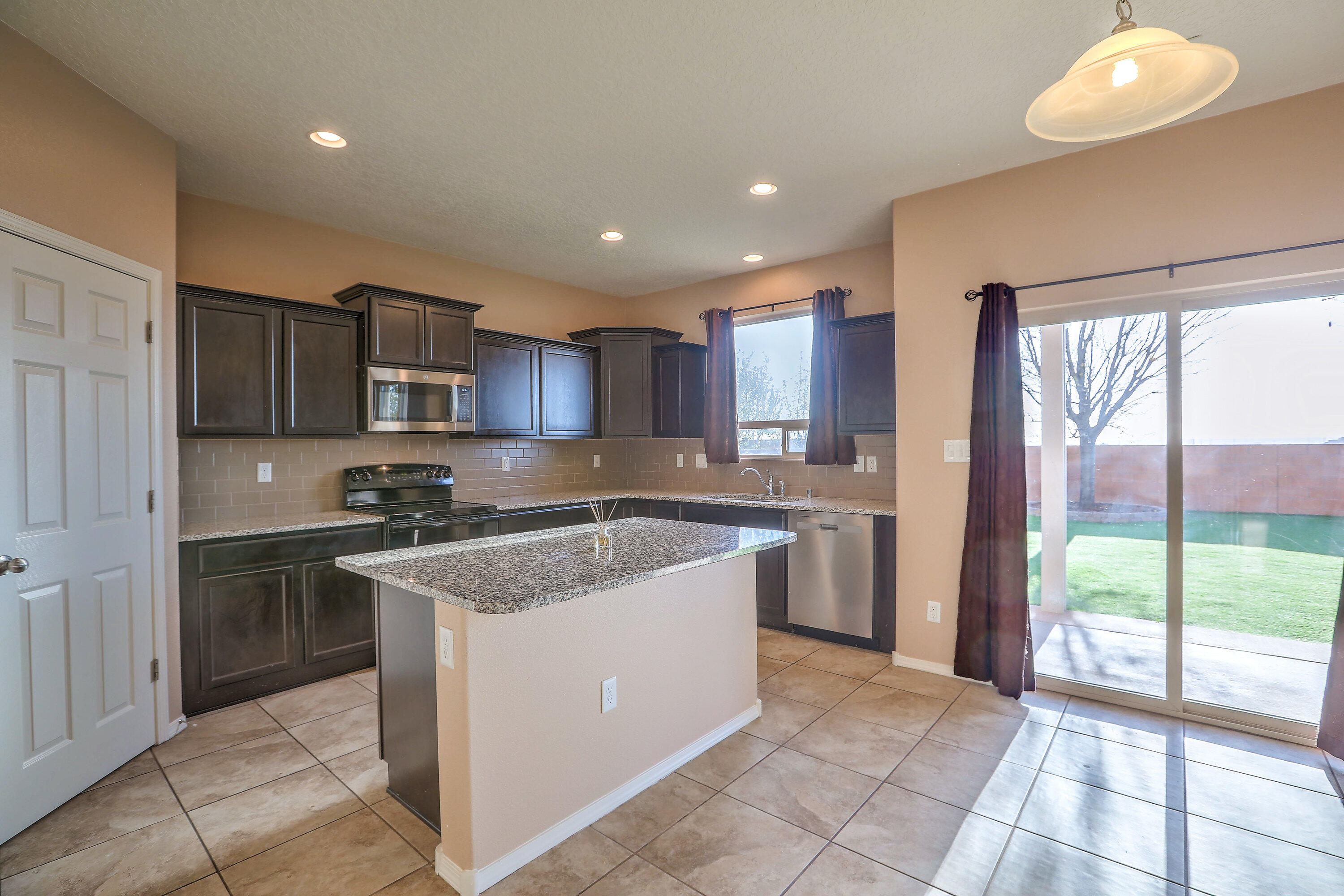 2039 MAYWOOD Drive SE