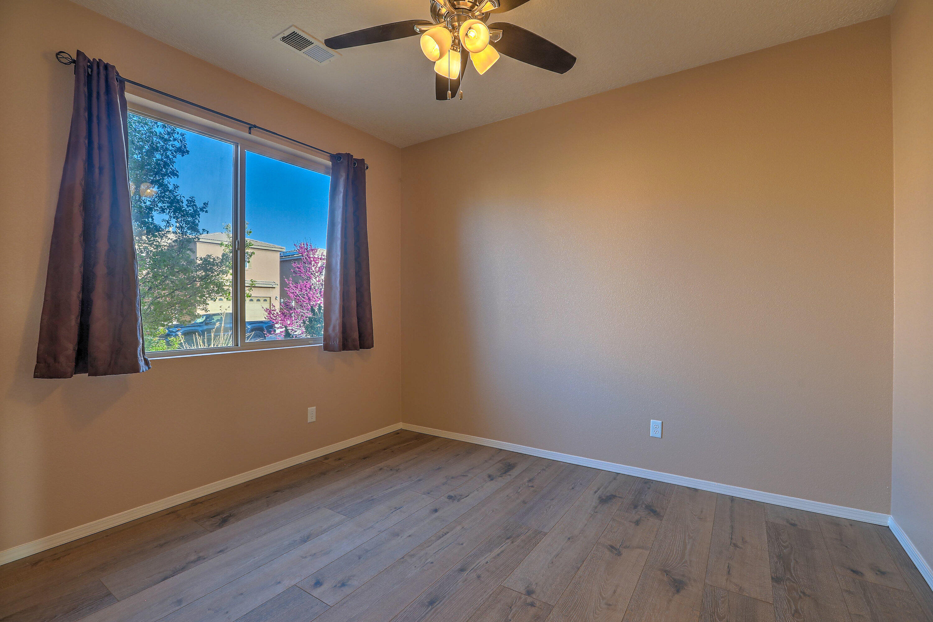 2039 MAYWOOD Drive SE