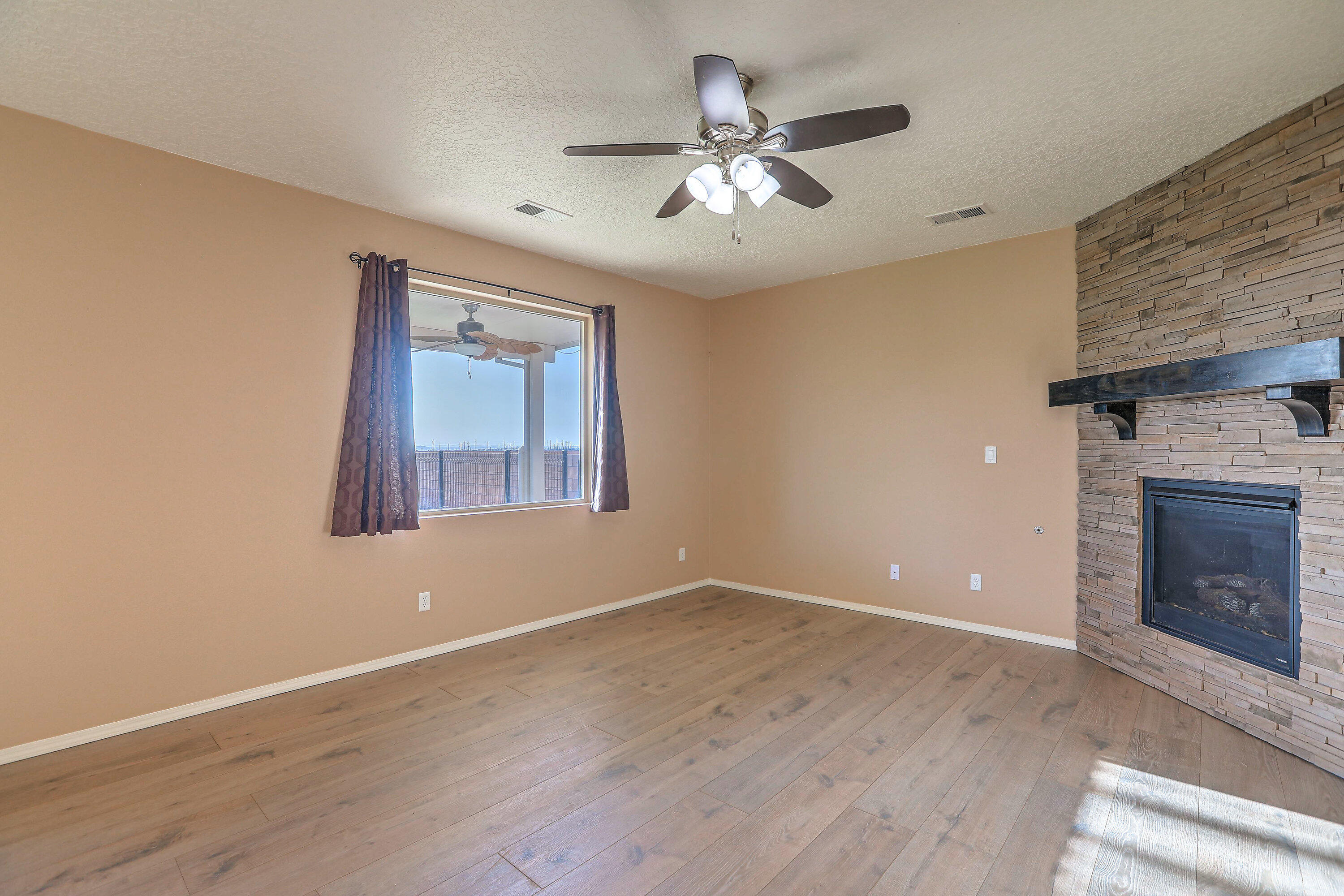 2039 MAYWOOD Drive SE