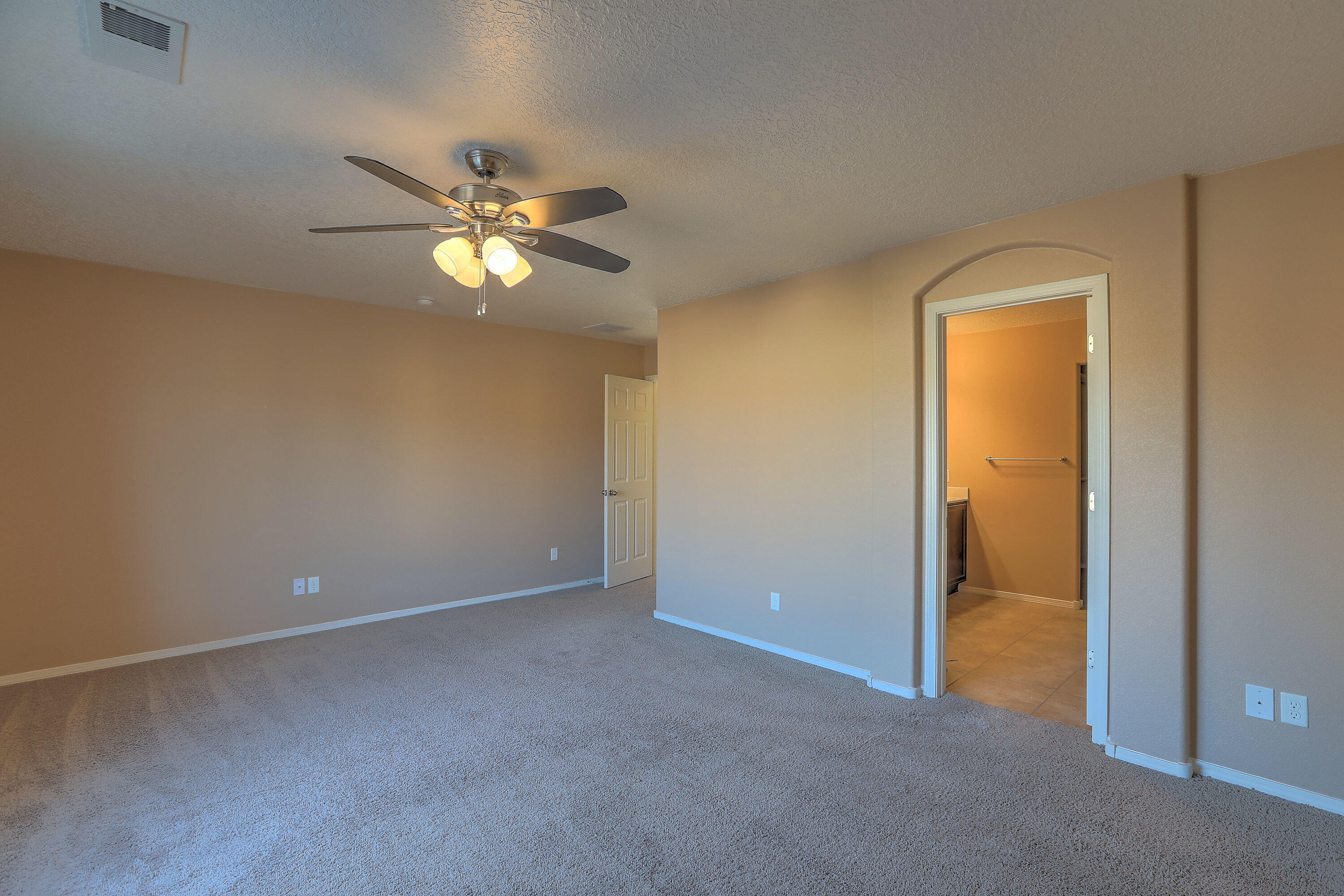 2039 MAYWOOD Drive SE