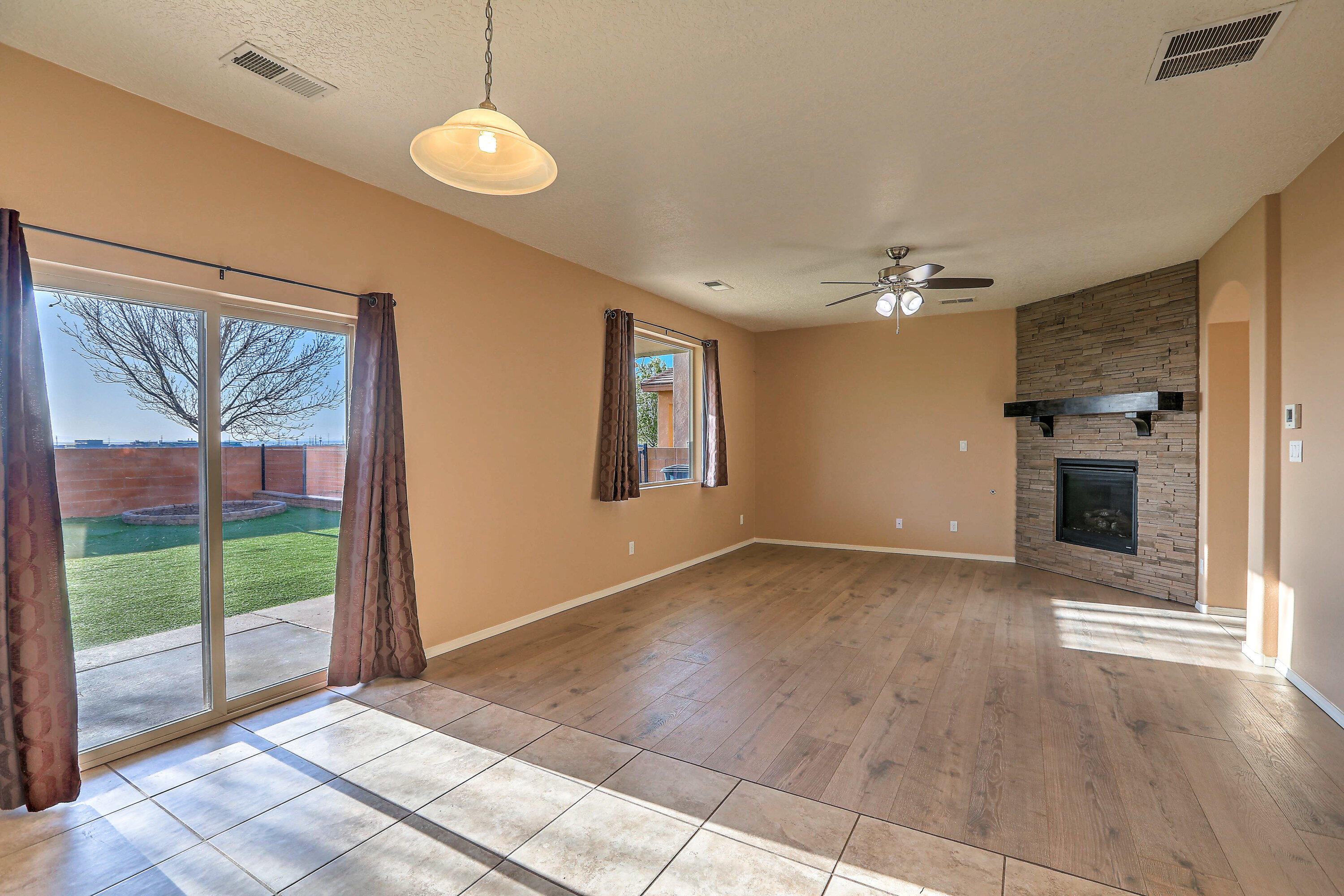 2039 MAYWOOD Drive SE