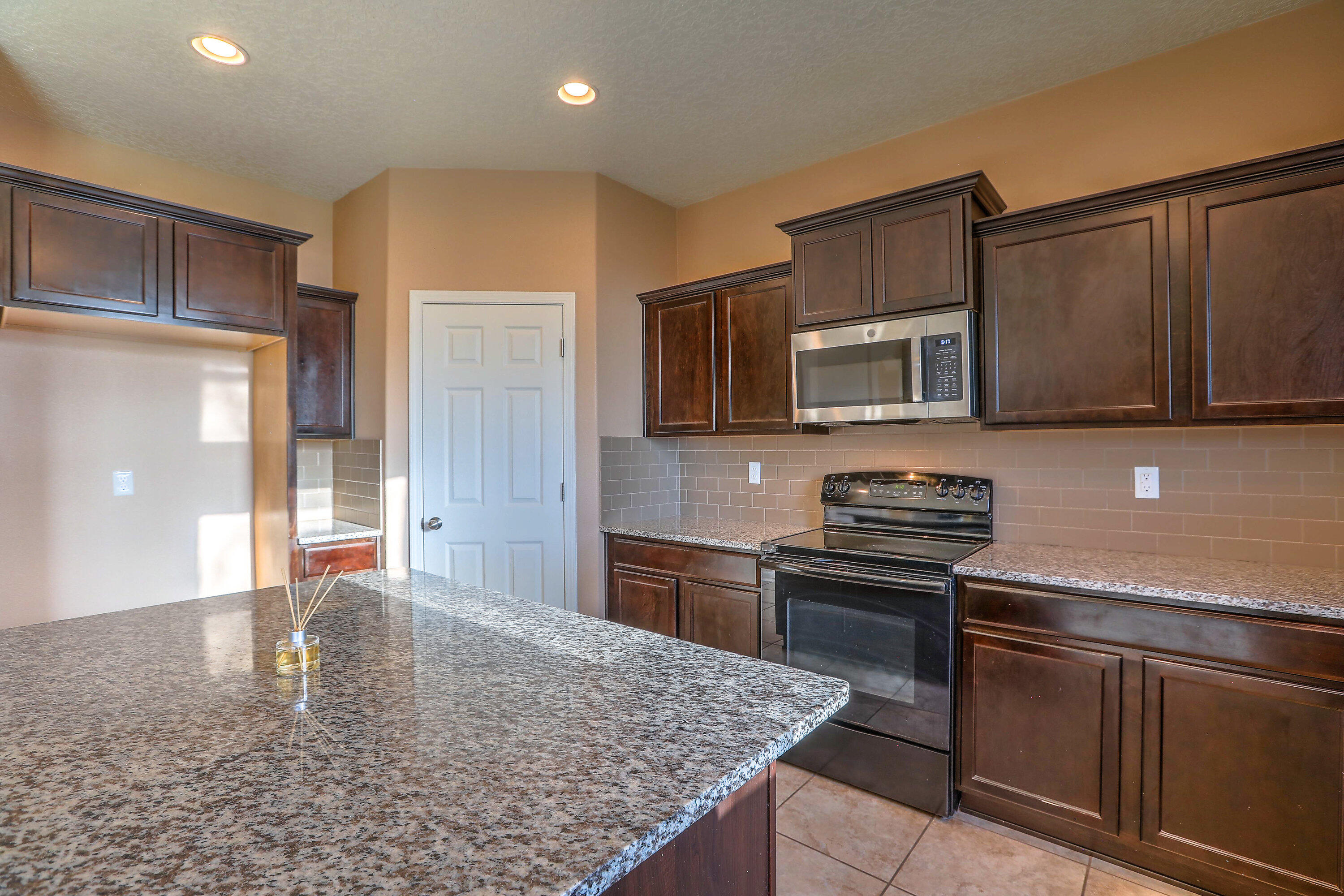 2039 MAYWOOD Drive SE