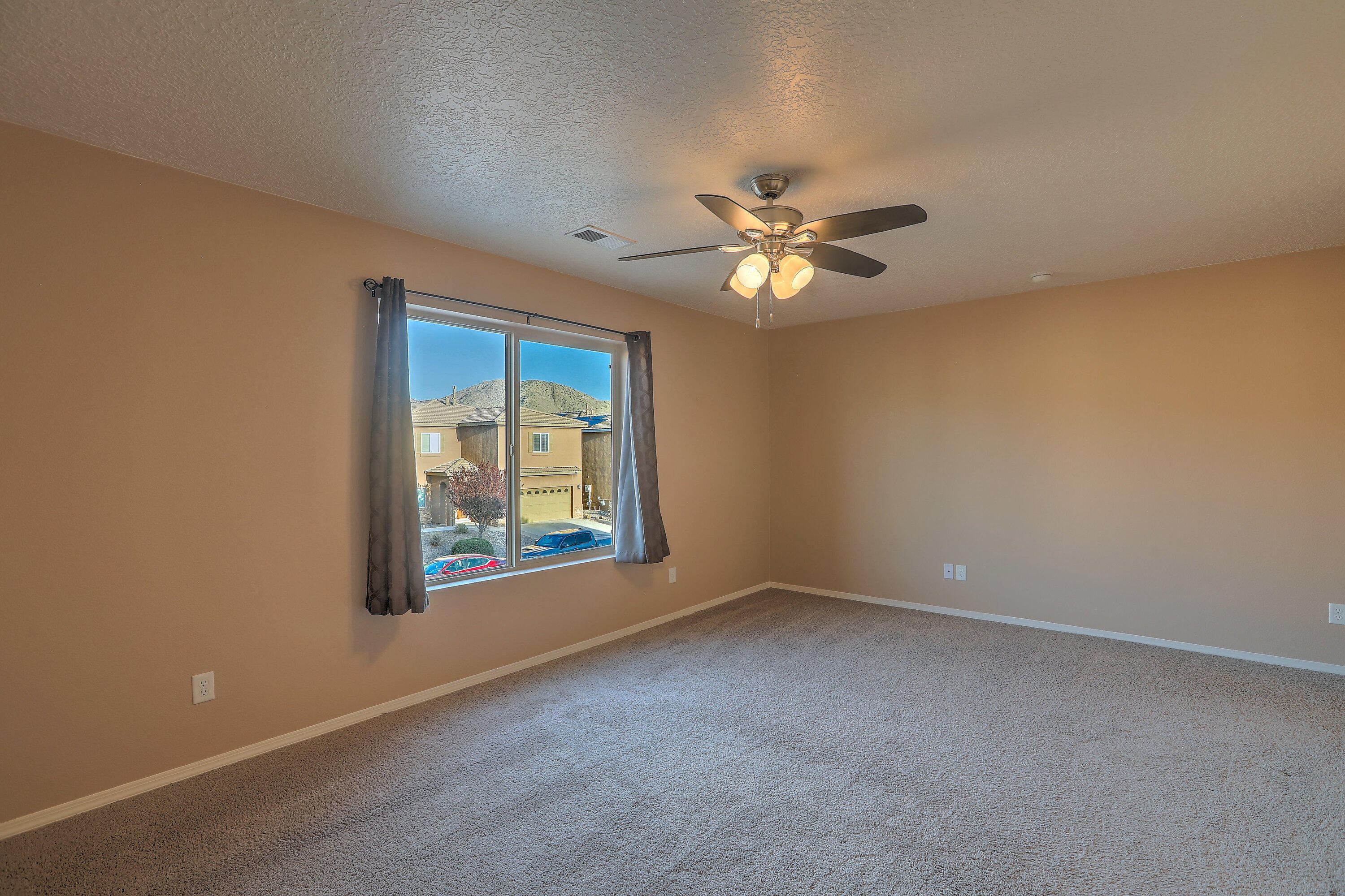 2039 MAYWOOD Drive SE