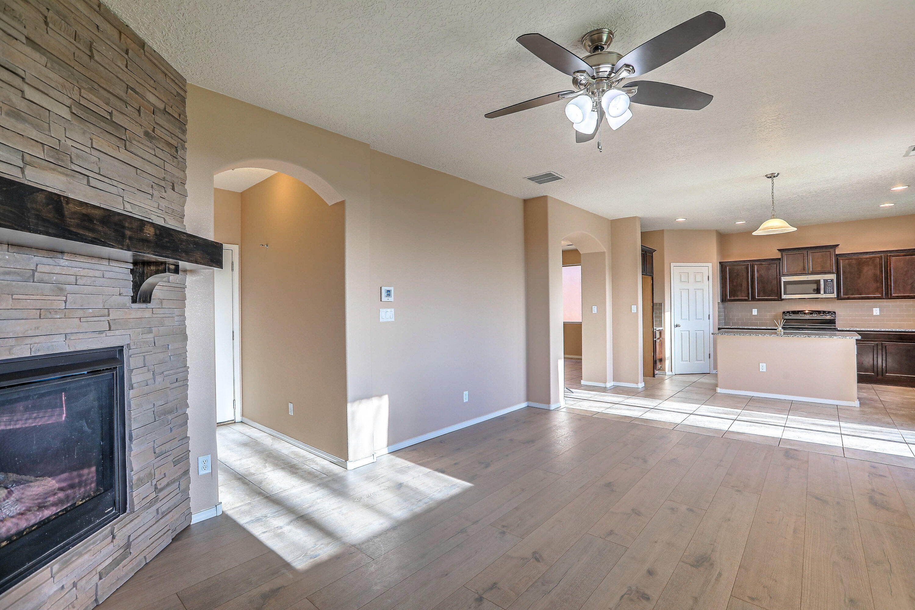 2039 MAYWOOD Drive SE