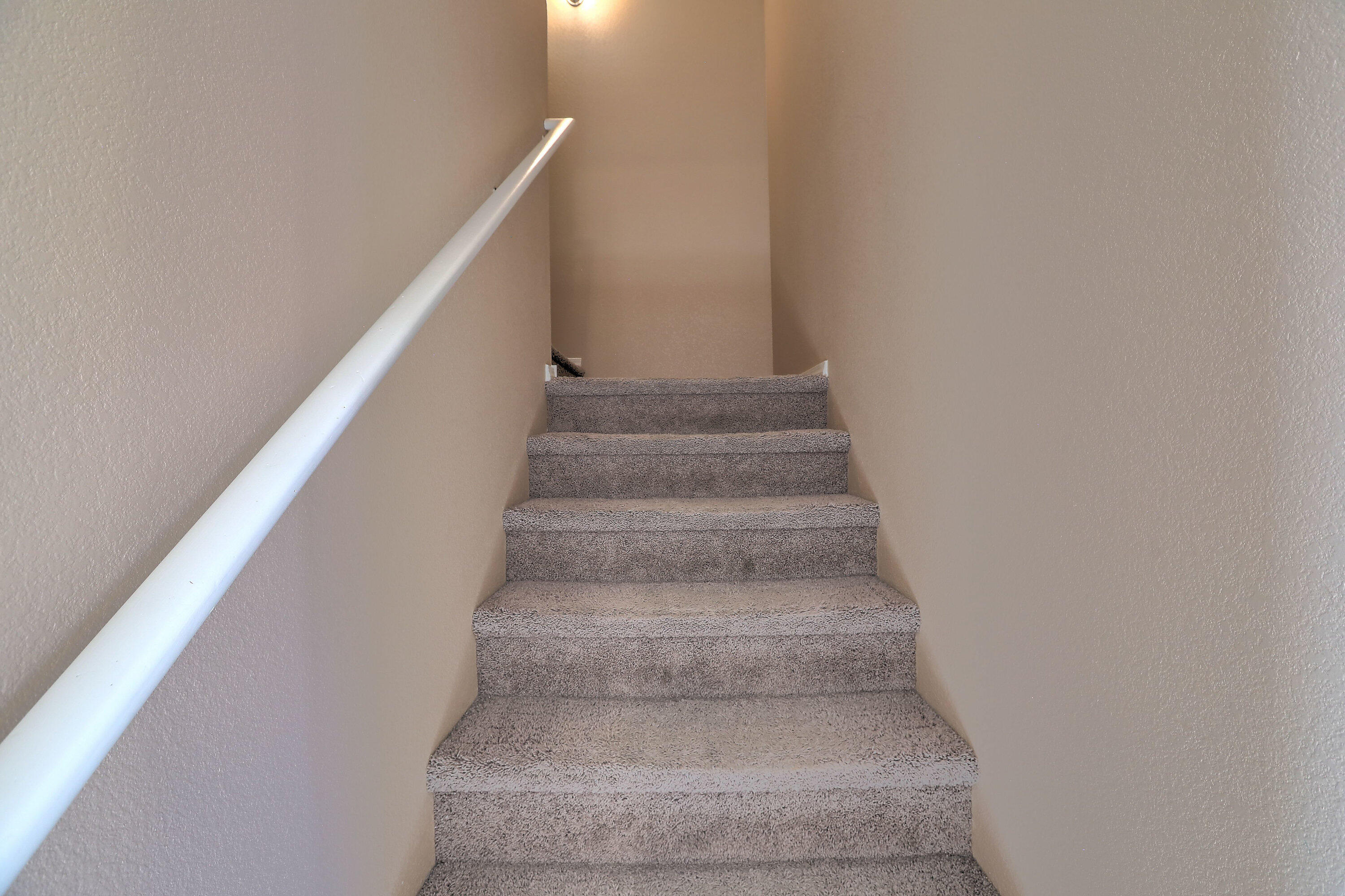 2039 MAYWOOD Drive SE