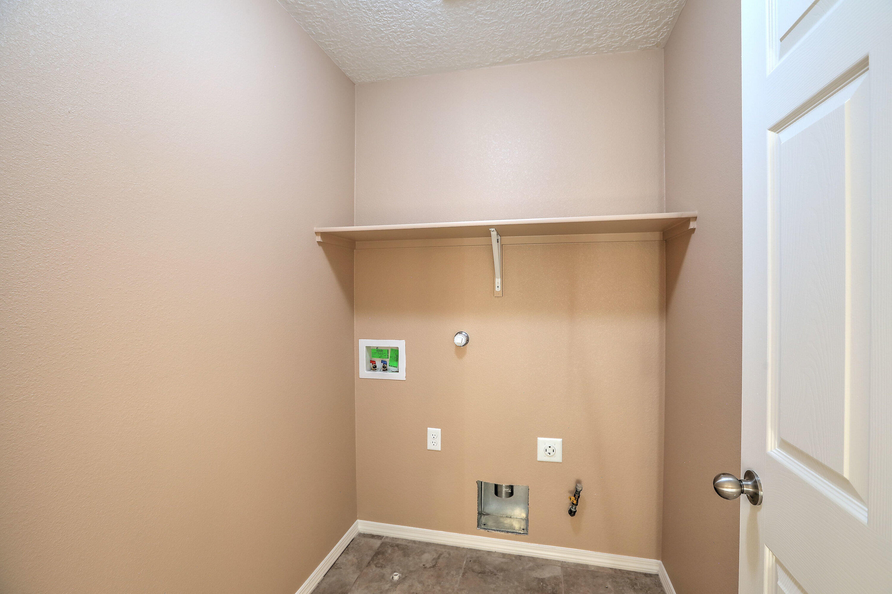 2039 MAYWOOD Drive SE