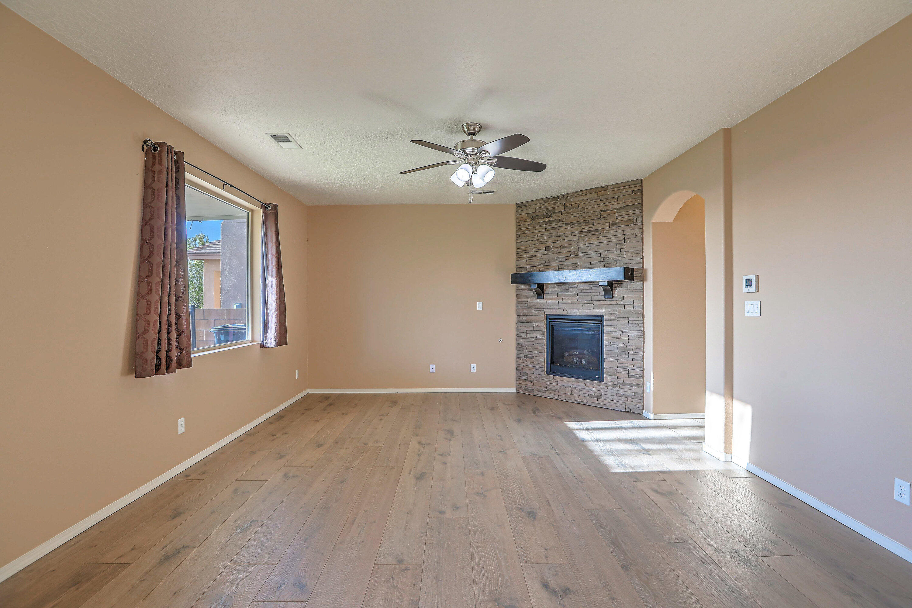 2039 MAYWOOD Drive SE