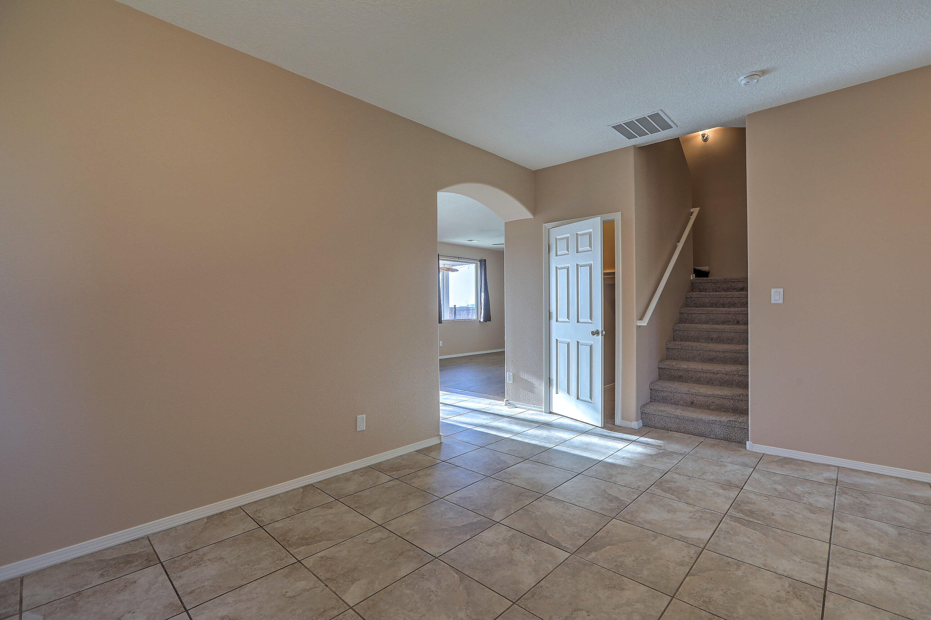 2039 MAYWOOD Drive SE