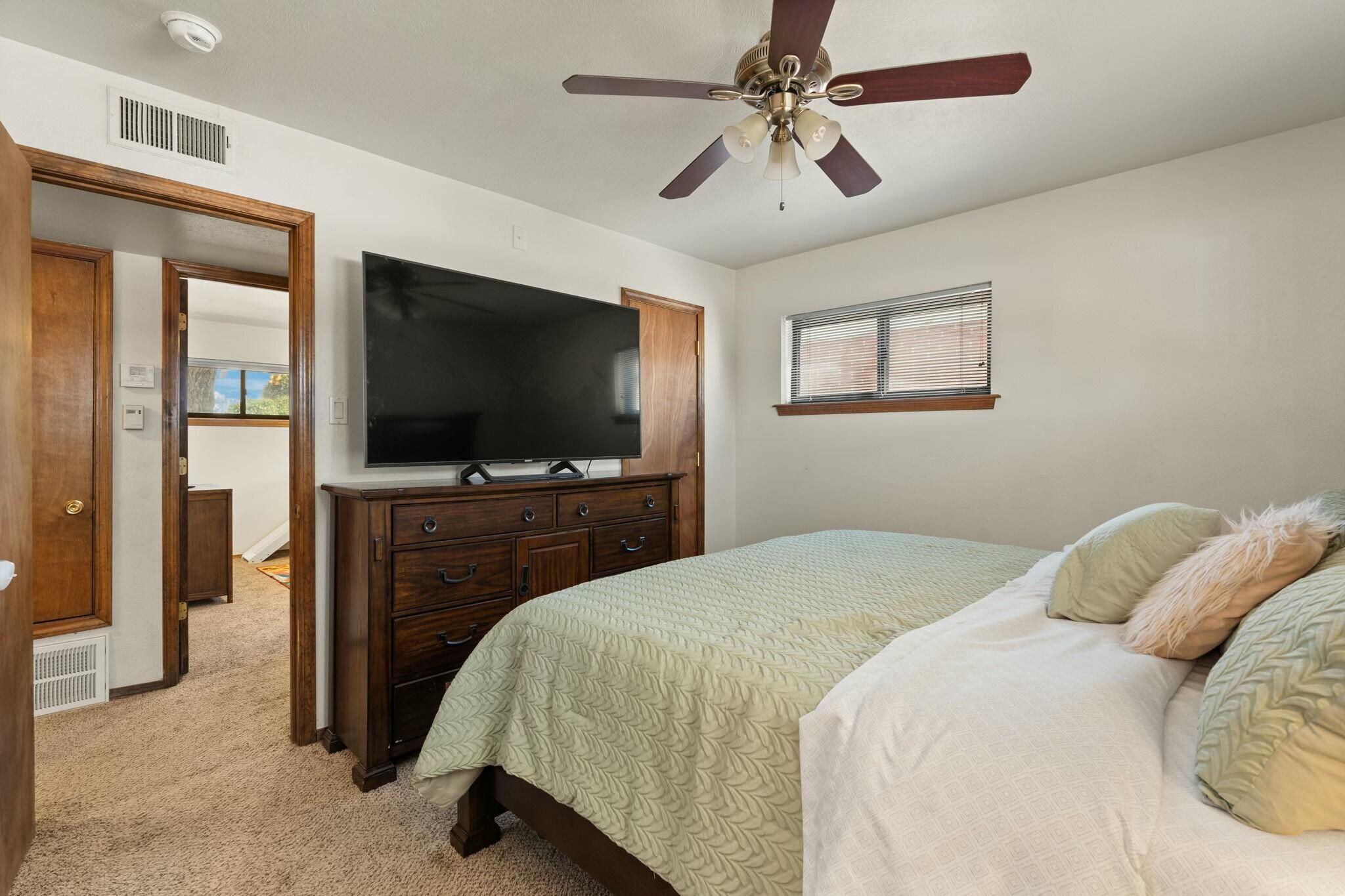 1212 KENTUCKY Street NE