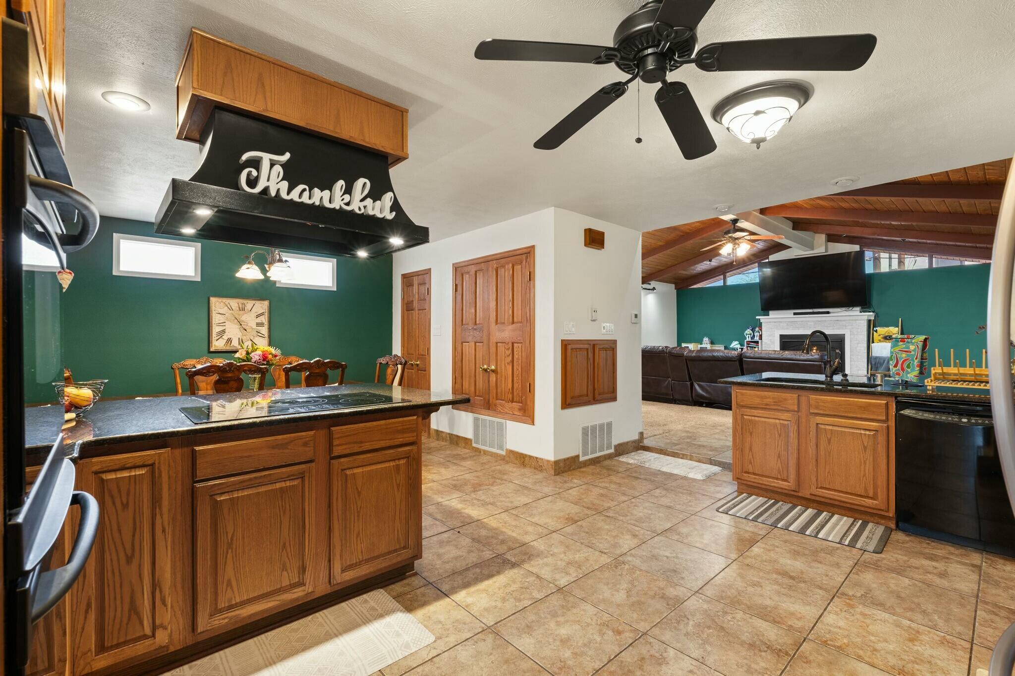 1212 KENTUCKY Street NE