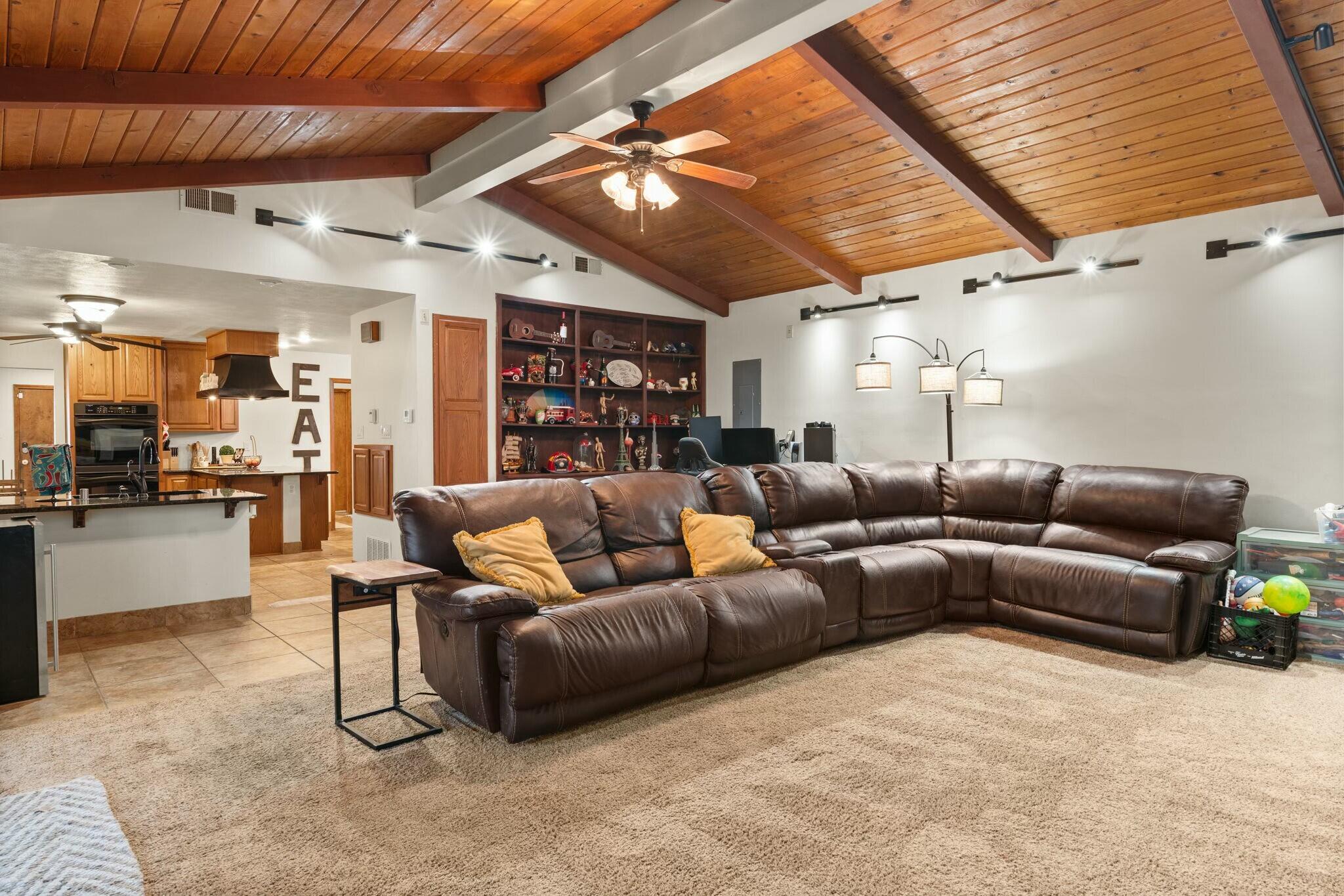 1212 KENTUCKY Street NE