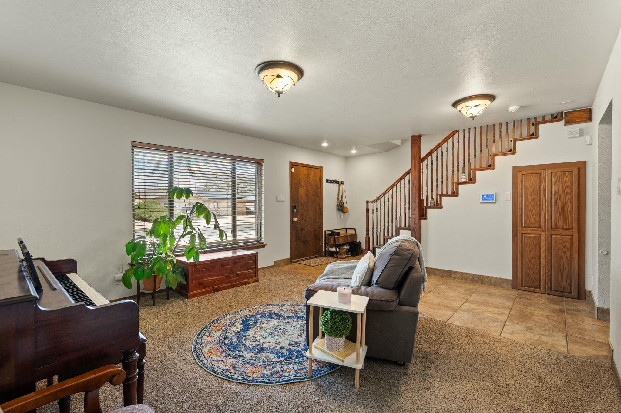 1212 KENTUCKY Street NE