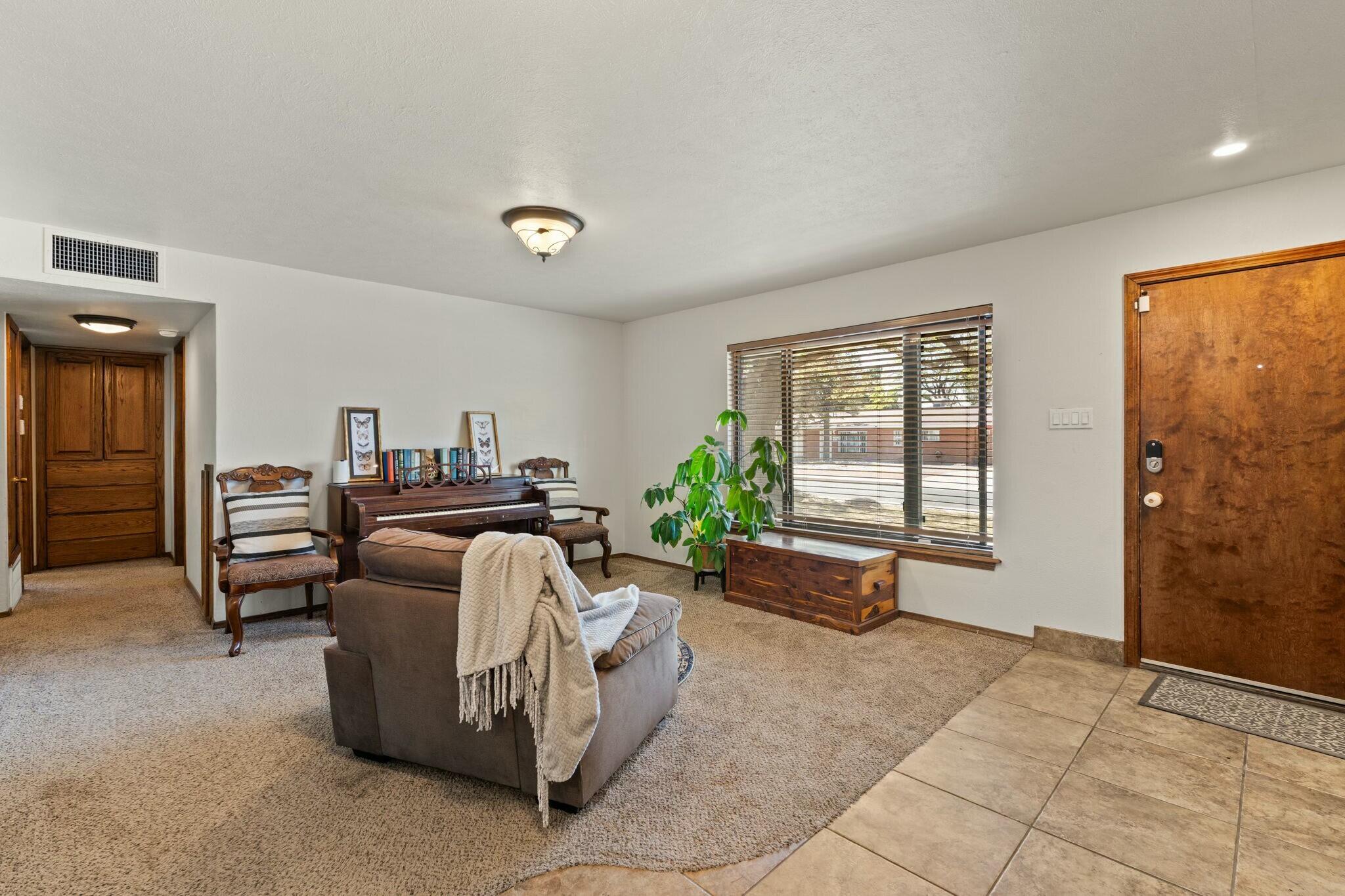 1212 KENTUCKY Street NE