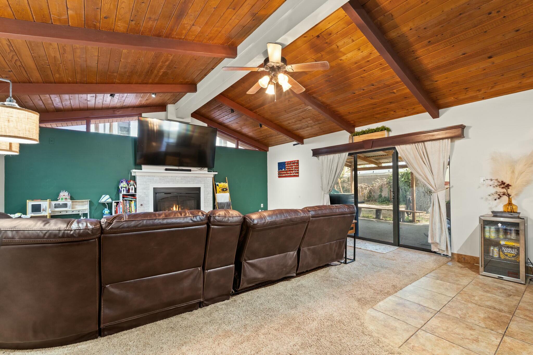 1212 KENTUCKY Street NE