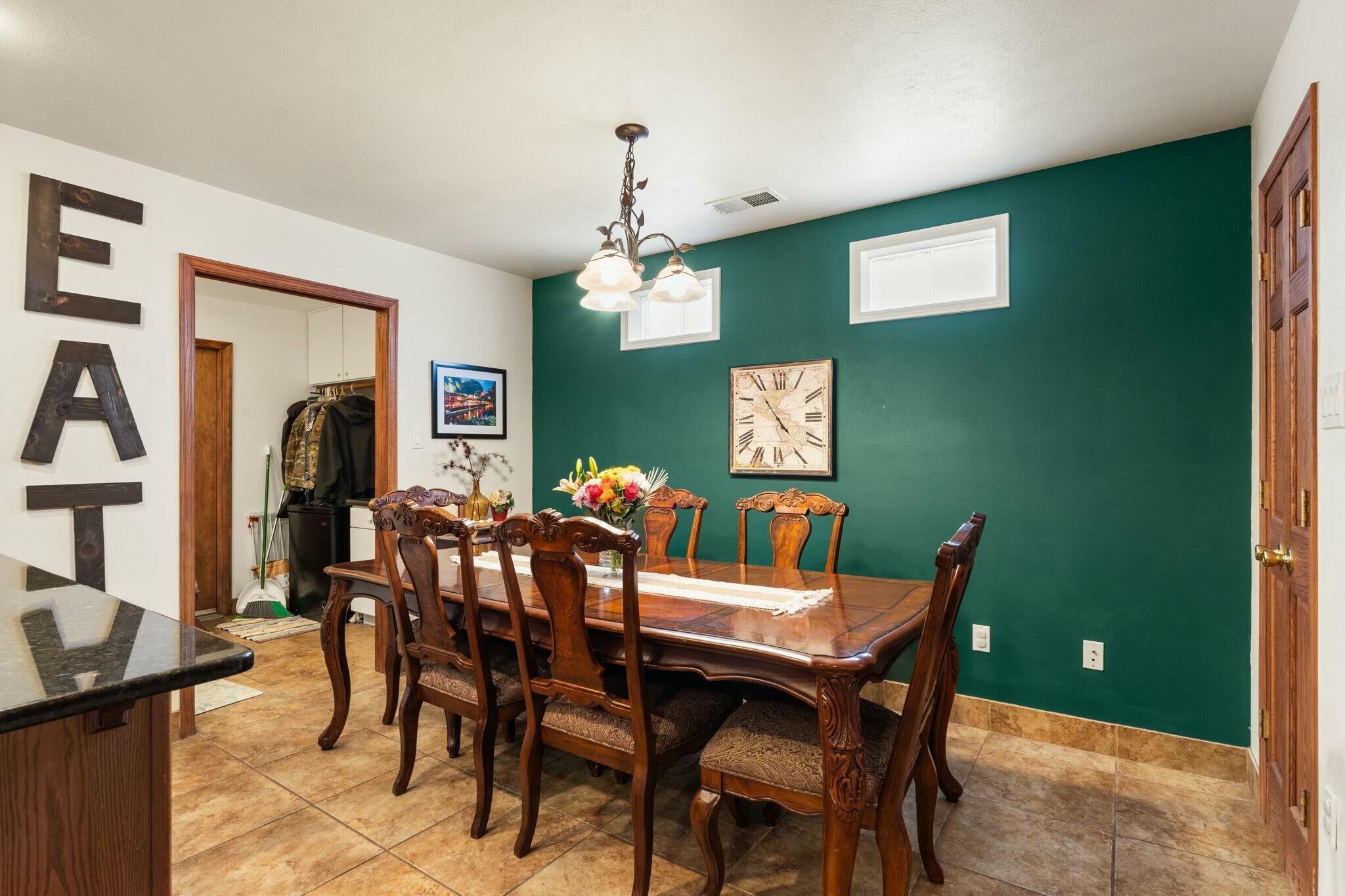 1212 KENTUCKY Street NE