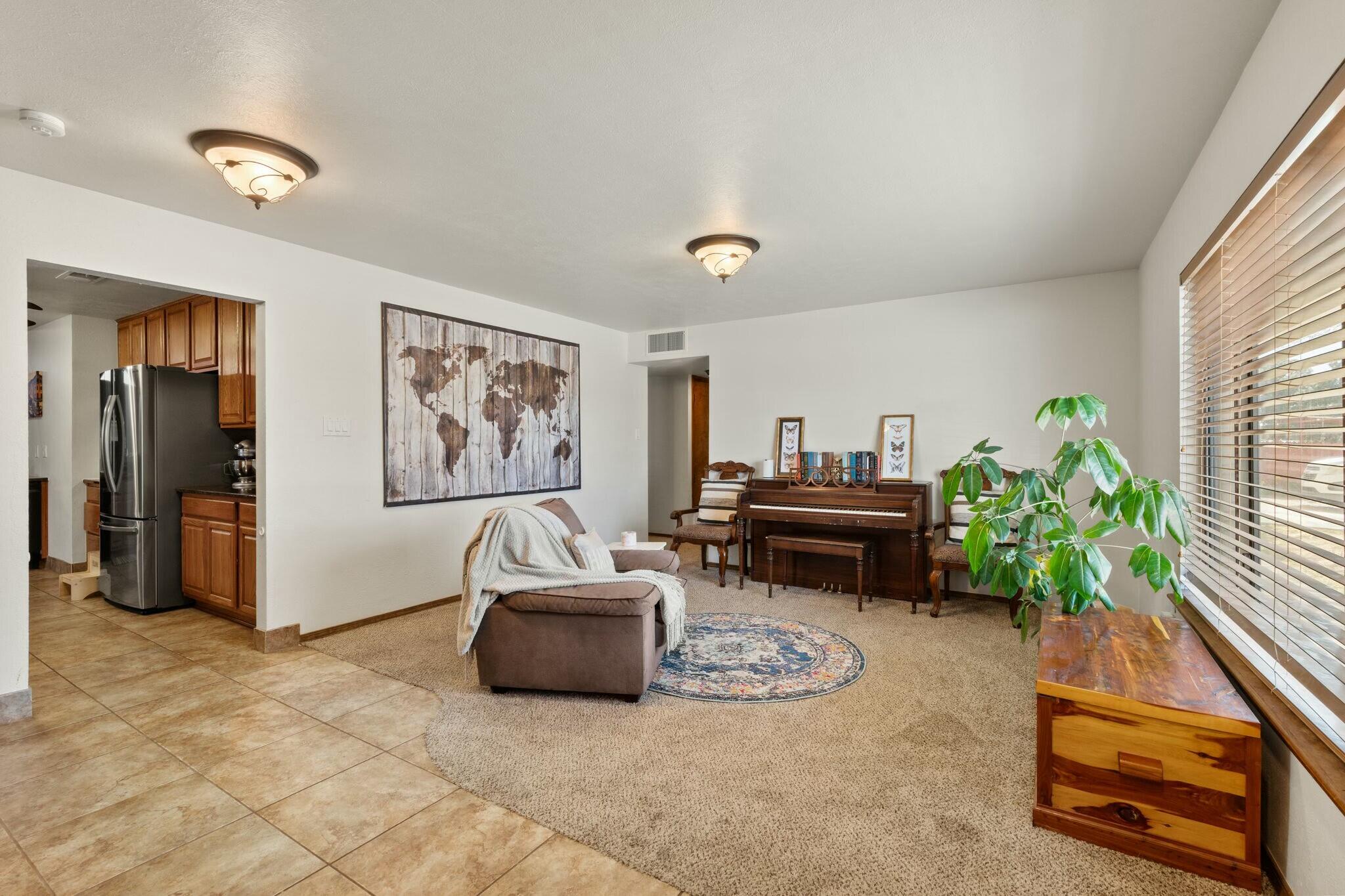 1212 KENTUCKY Street NE