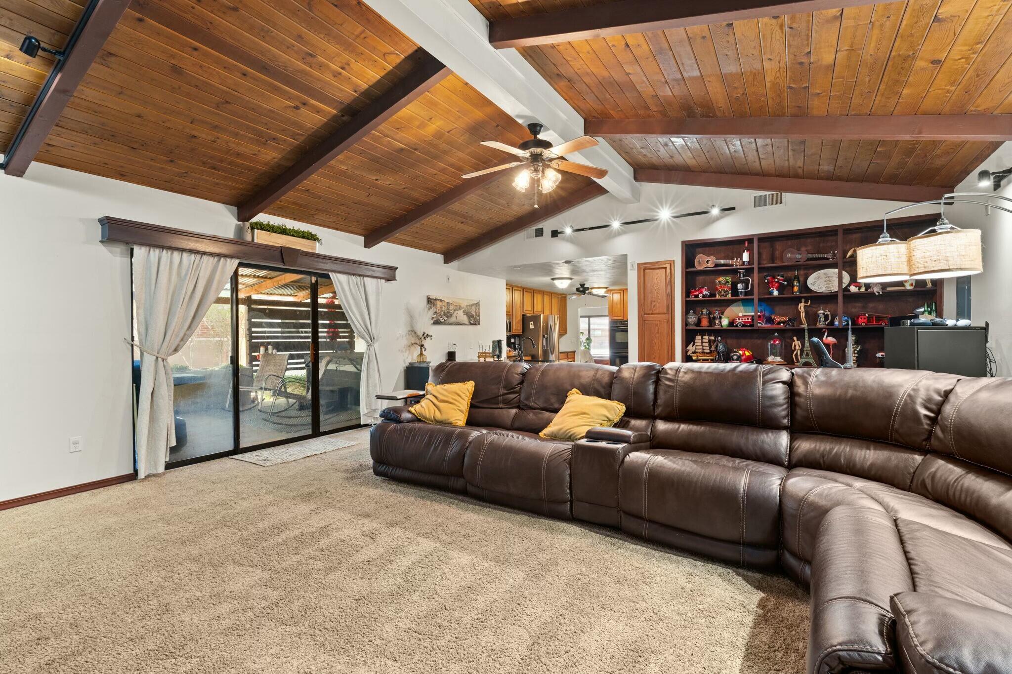 1212 KENTUCKY Street NE