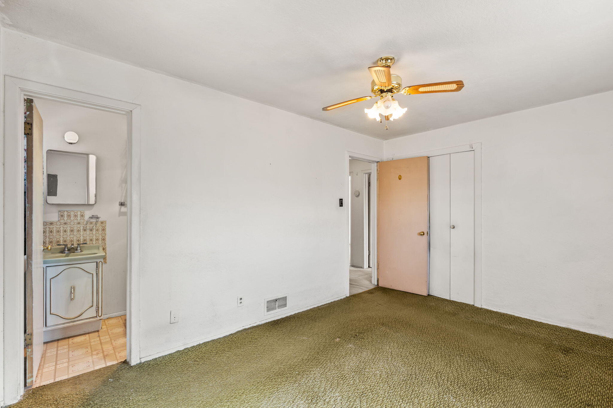 9628 EUCLID Avenue NE