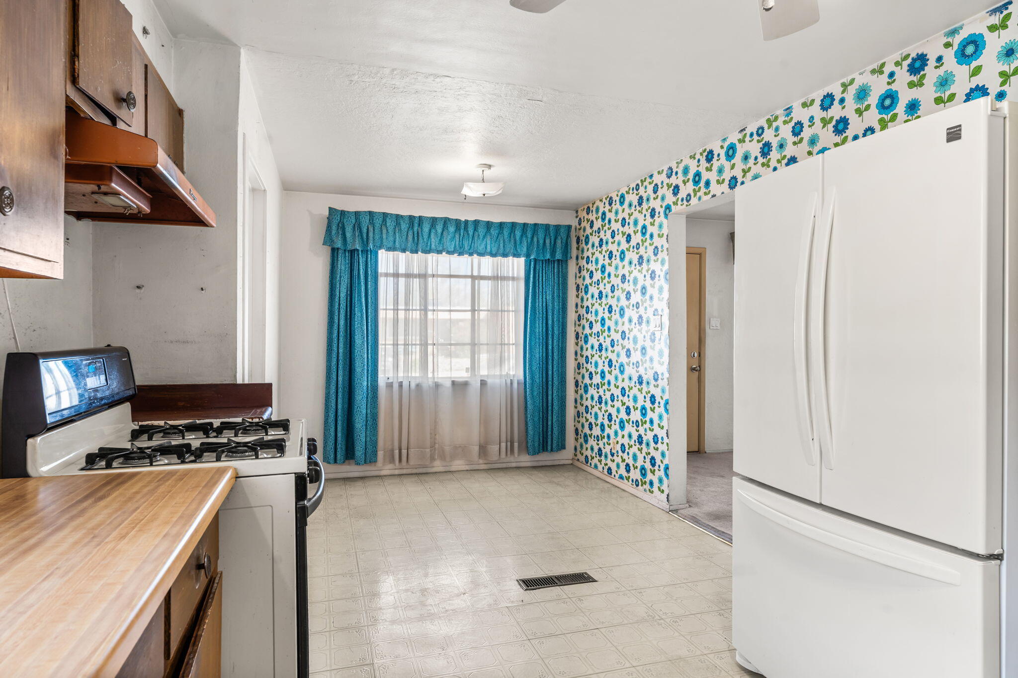 9628 EUCLID Avenue NE