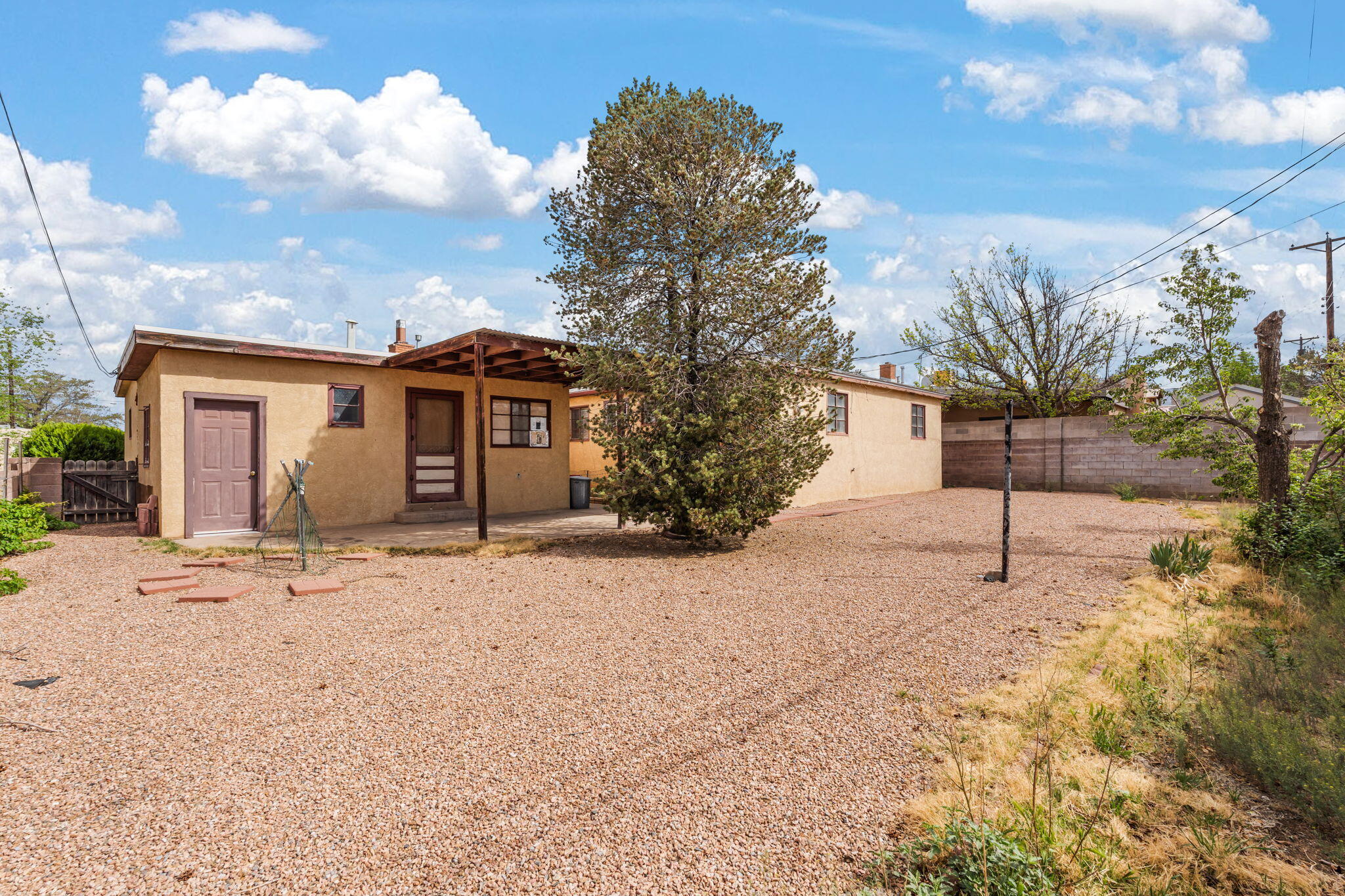 9628 EUCLID Avenue NE