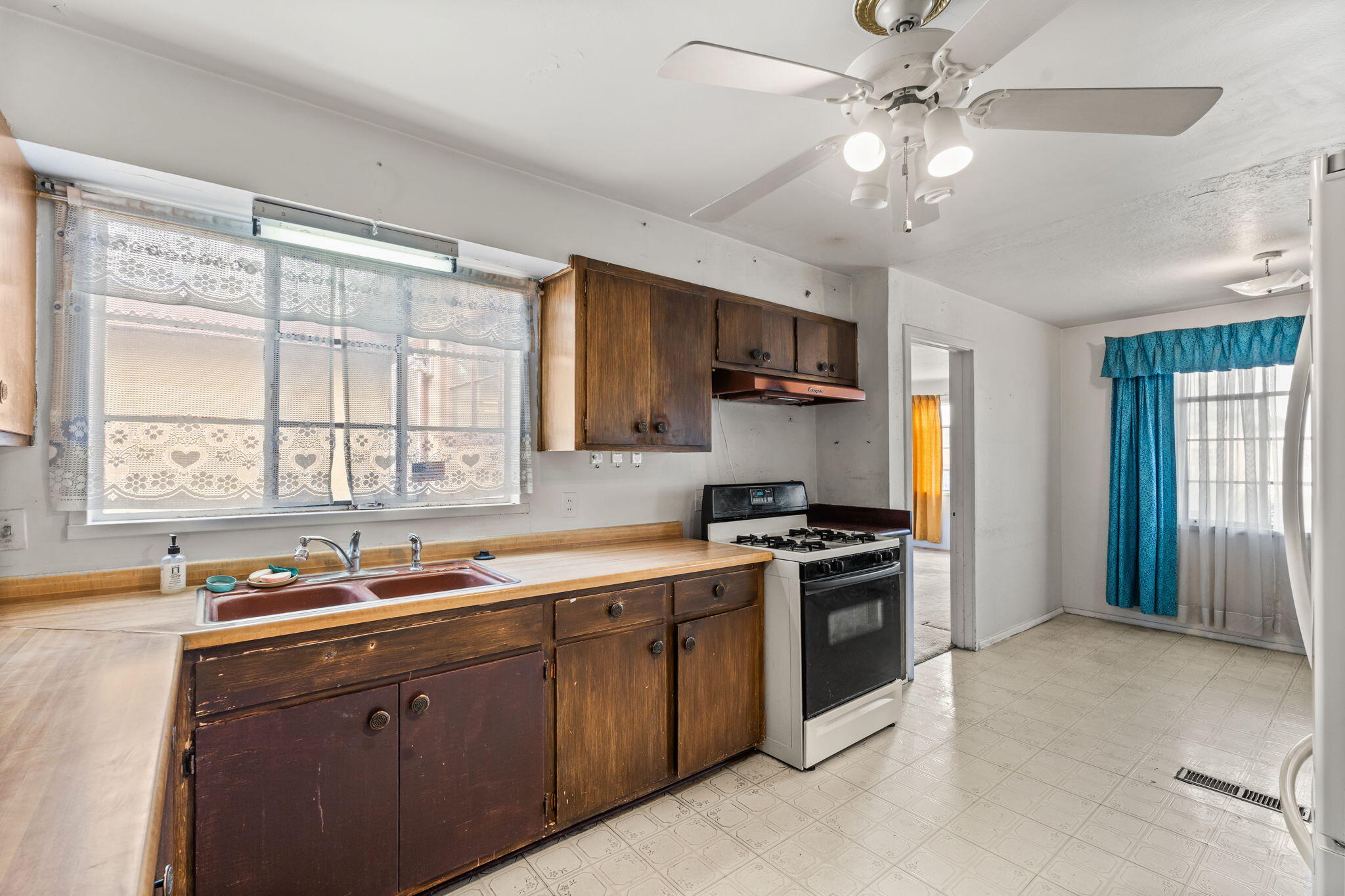 9628 EUCLID Avenue NE