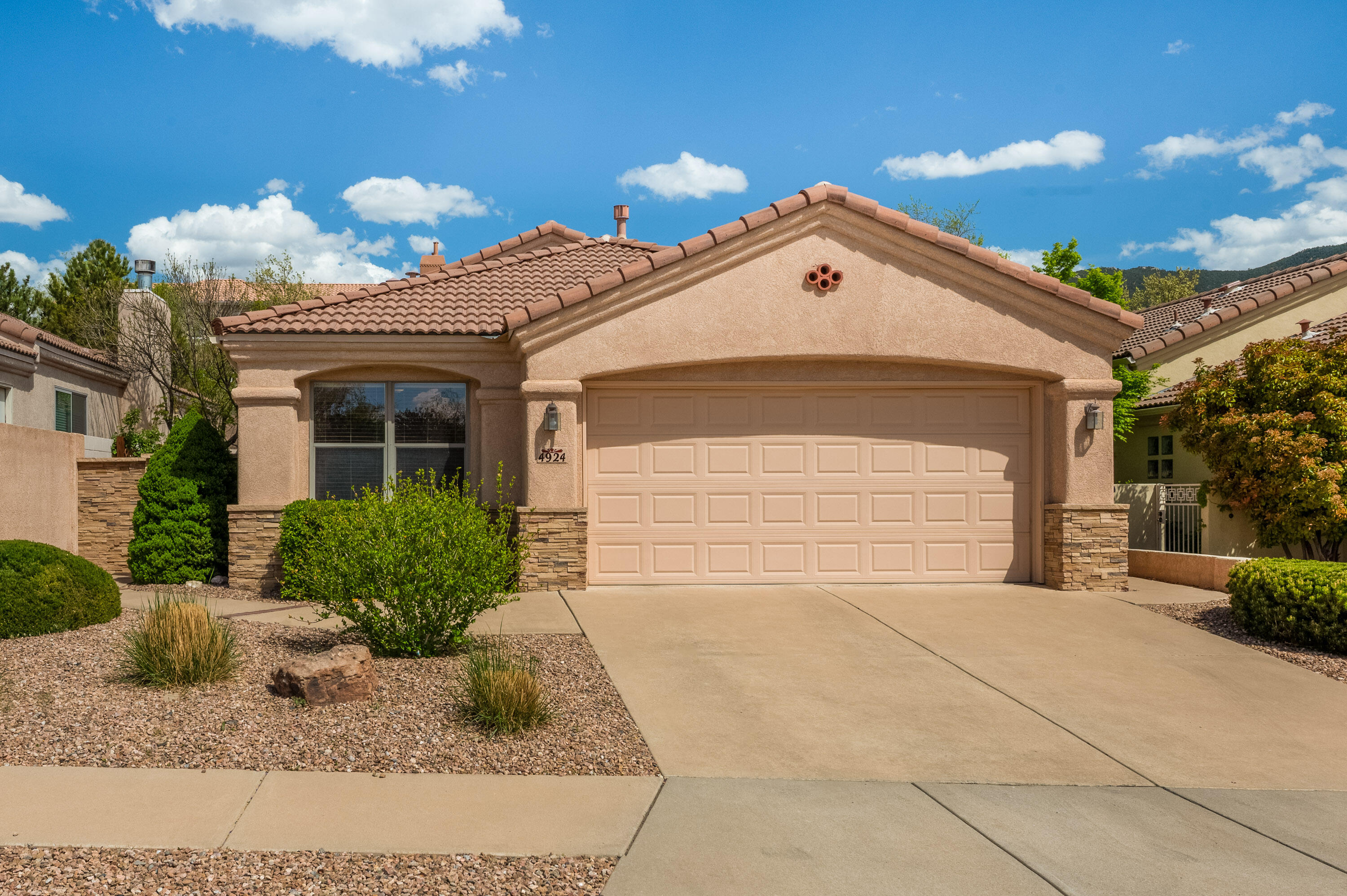 4924 SKYLINE VIEW Court NE