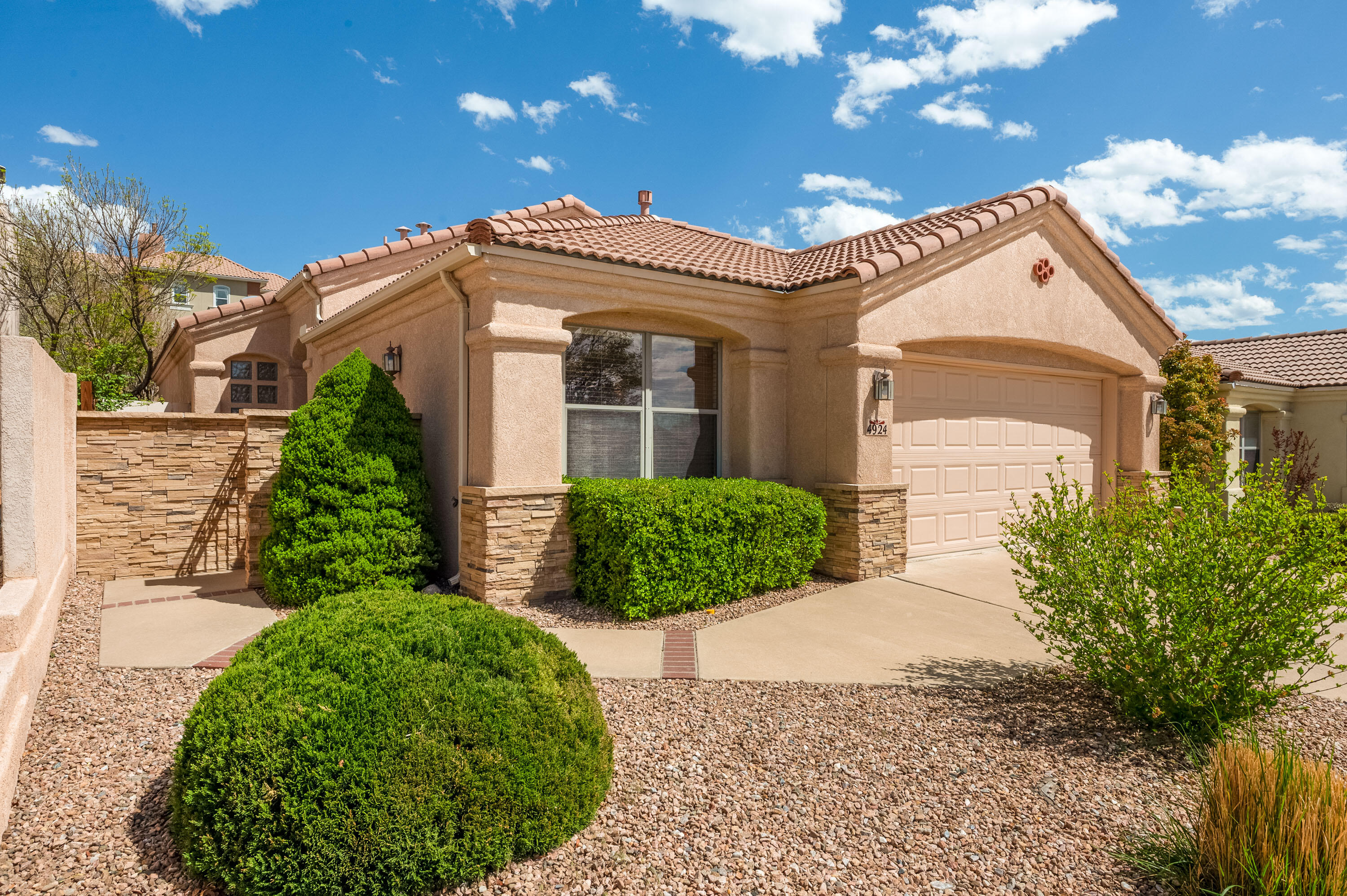 4924 SKYLINE VIEW Court NE