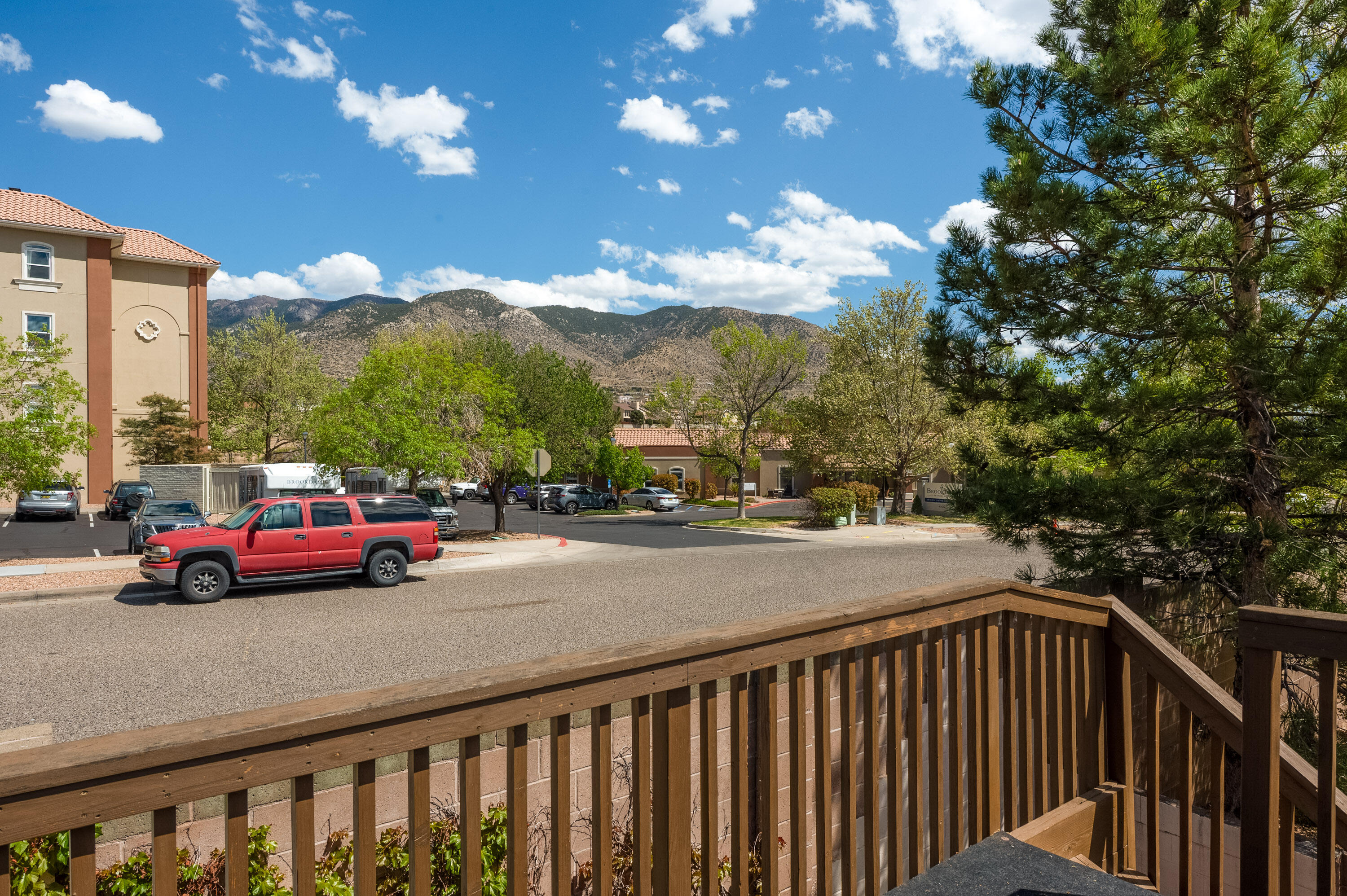 4924 SKYLINE VIEW Court NE