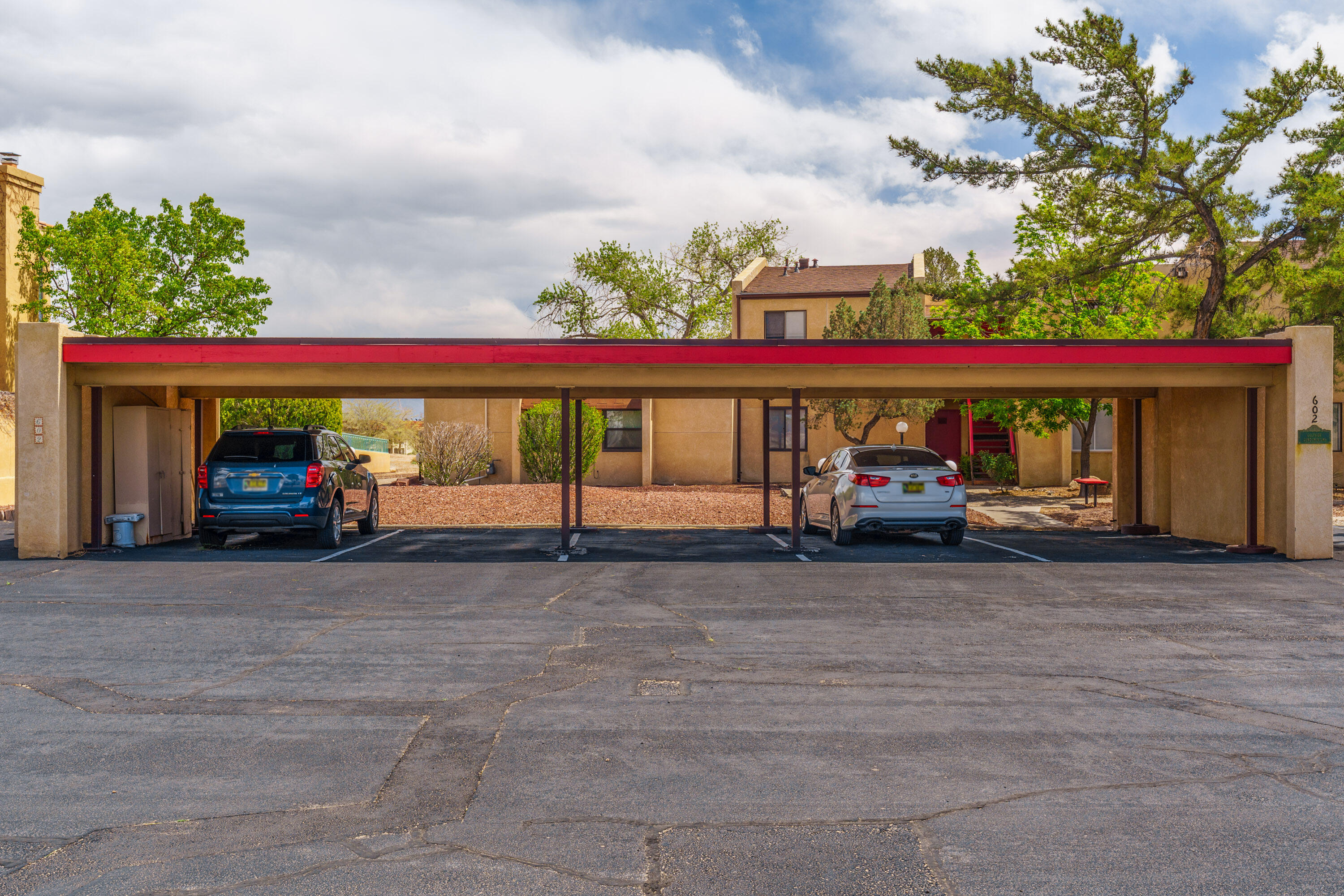 602 LAKEVIEW Circle SE G