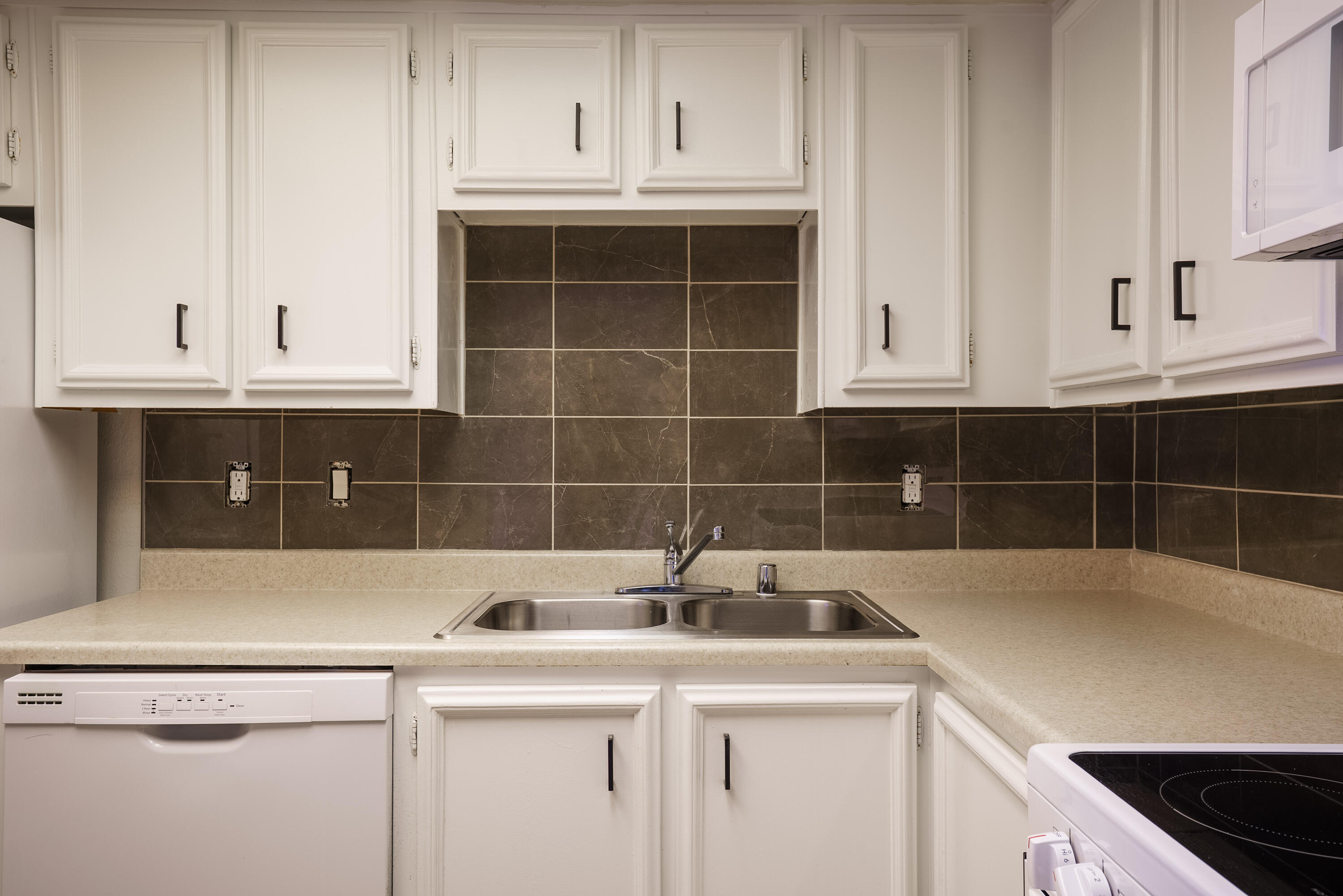 602 LAKEVIEW Circle SE G