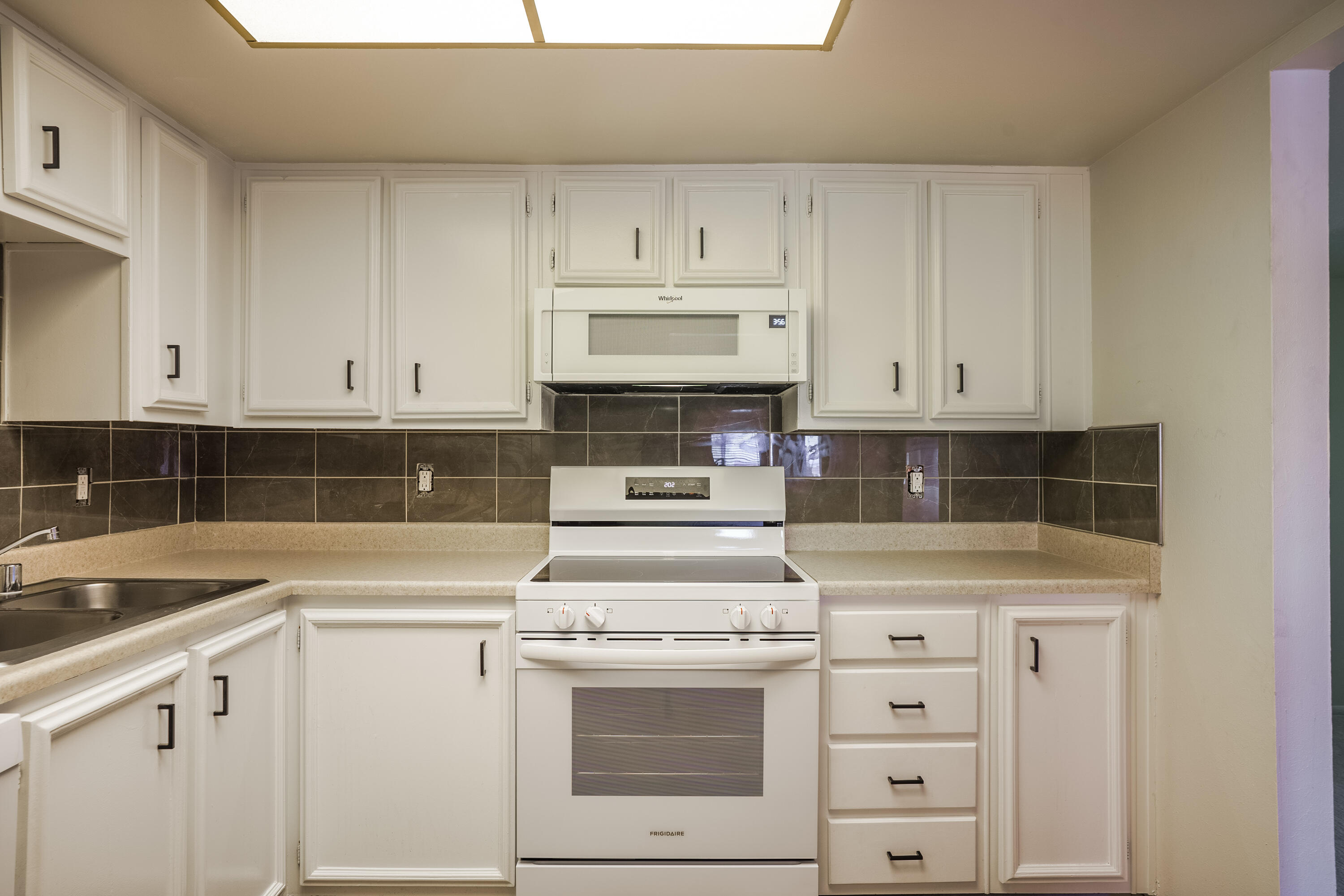 602 LAKEVIEW Circle SE G