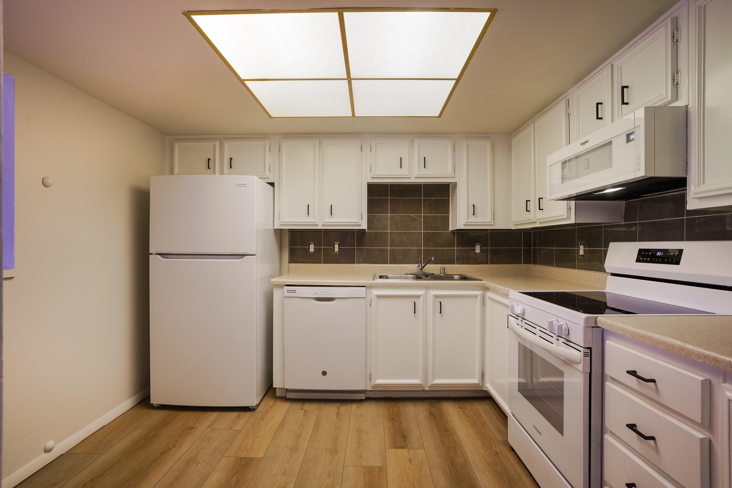 602 LAKEVIEW Circle SE G