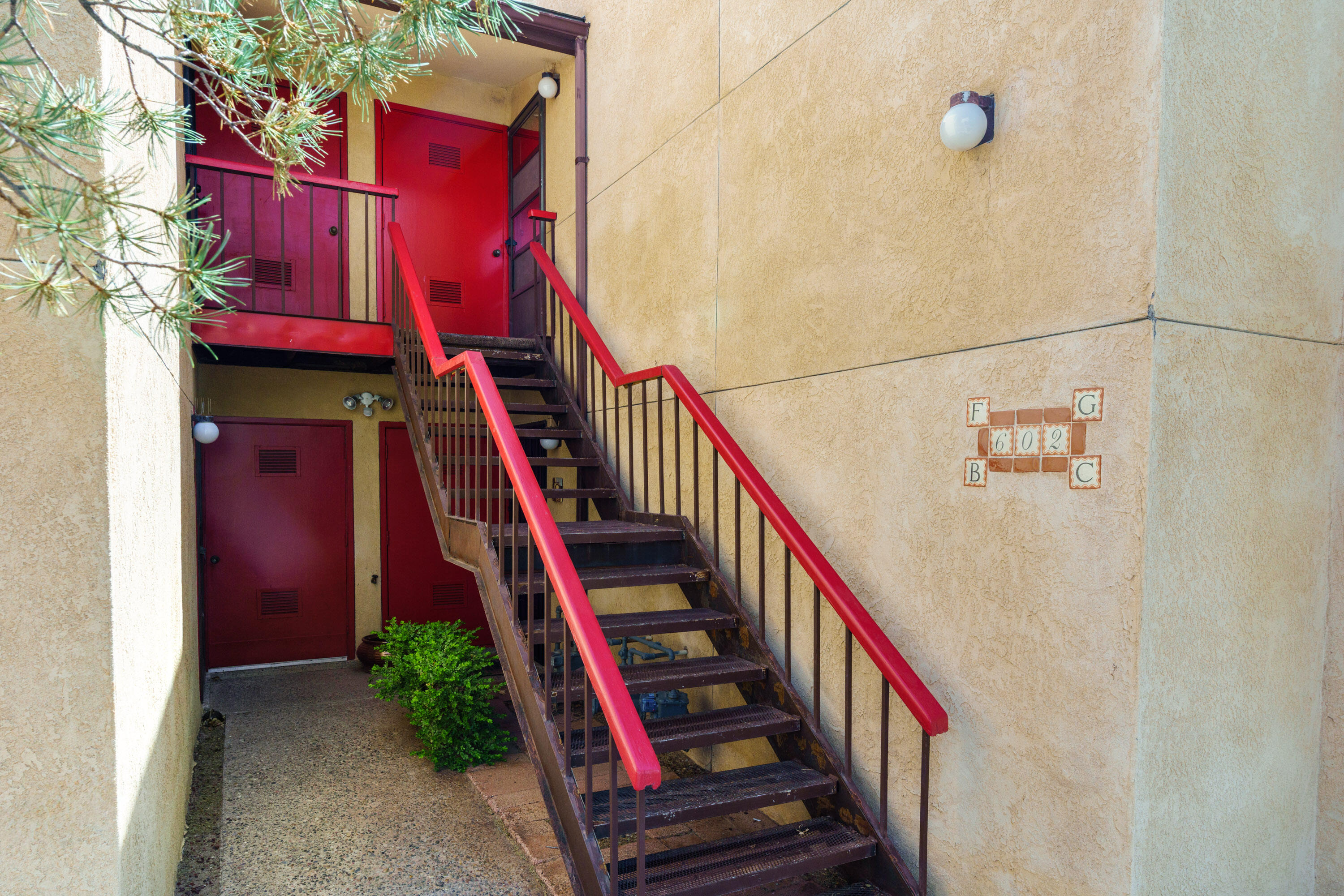 602 LAKEVIEW Circle SE G