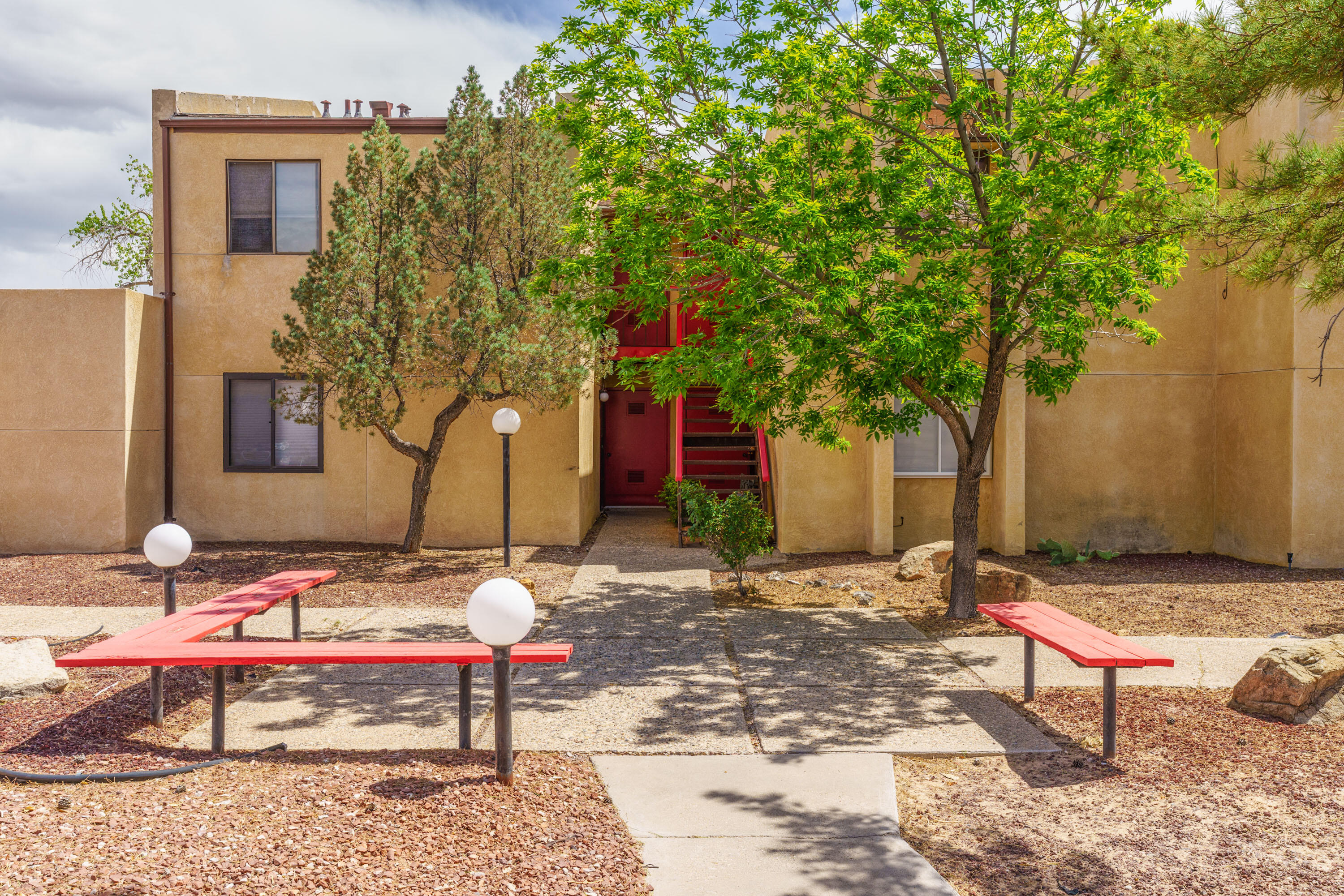 602 LAKEVIEW Circle SE G