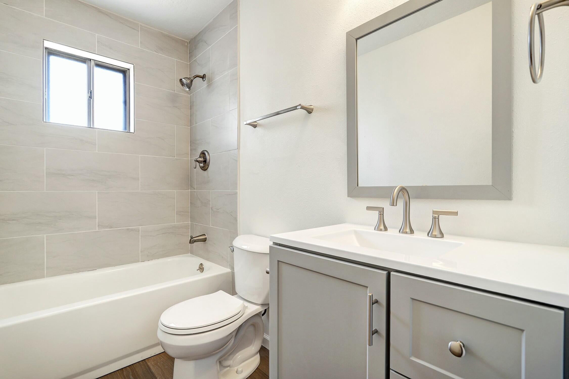 506 RINCON DE ROMOS Drive SE