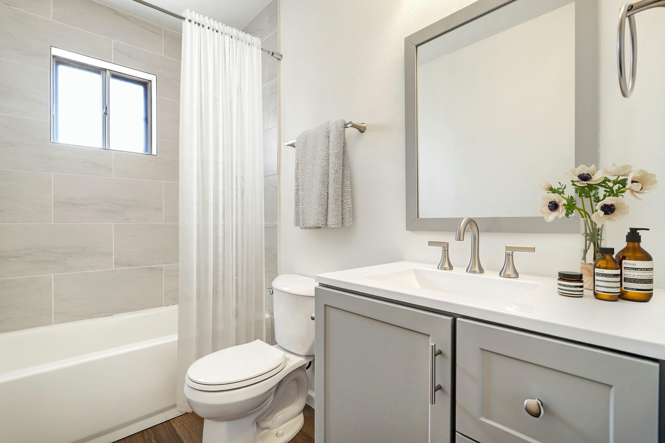 506 RINCON DE ROMOS Drive SE