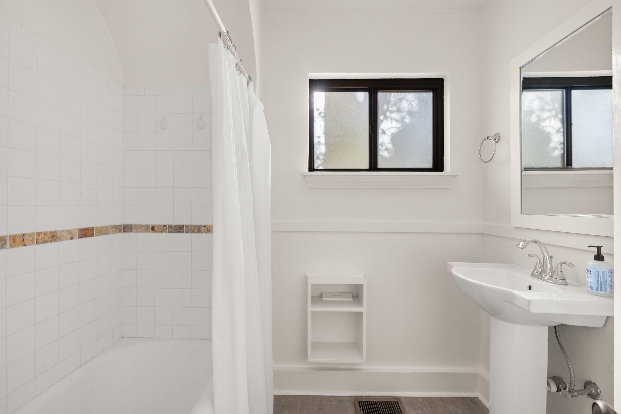 415 CARLISLE Boulevard NE