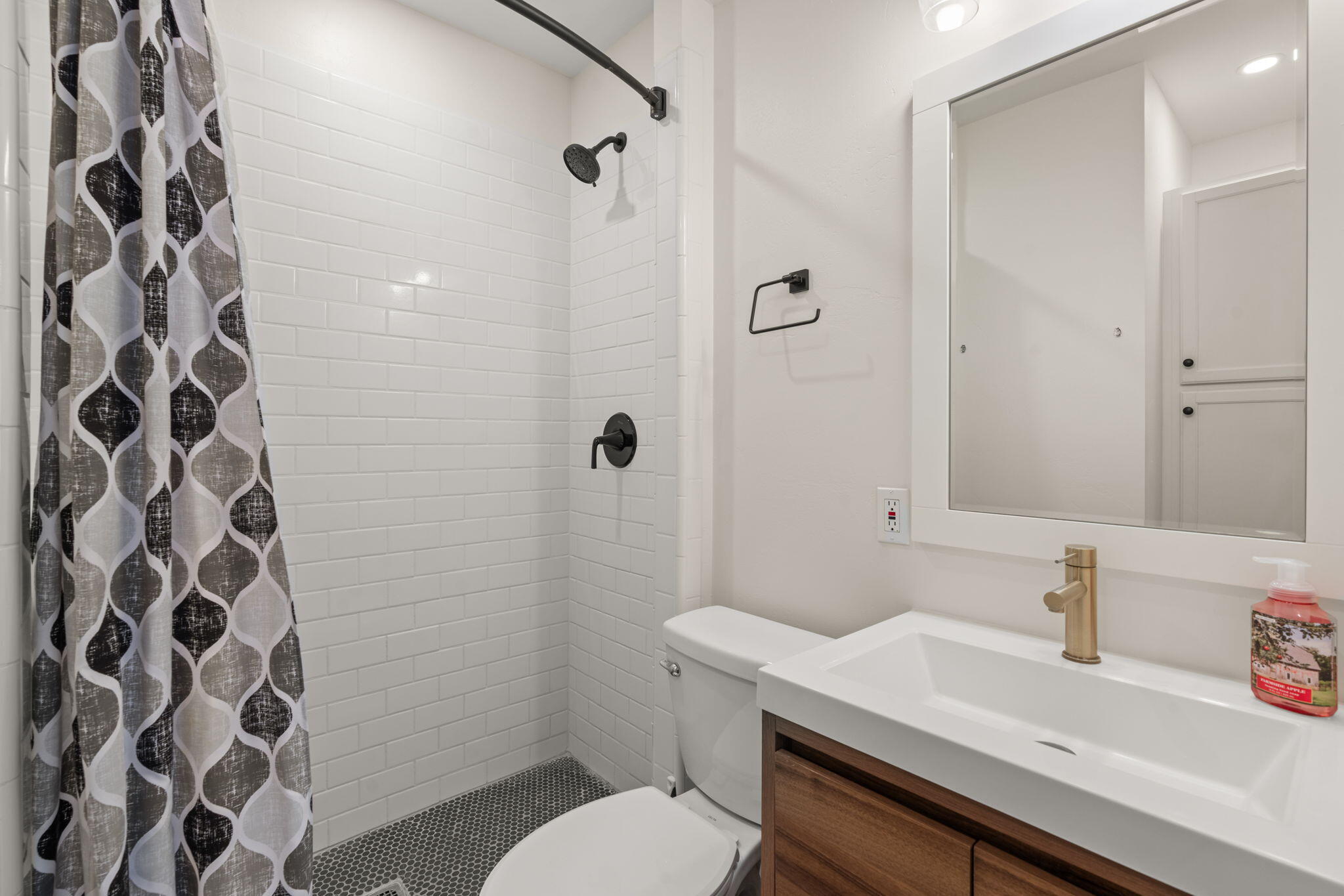 415 CARLISLE Boulevard NE