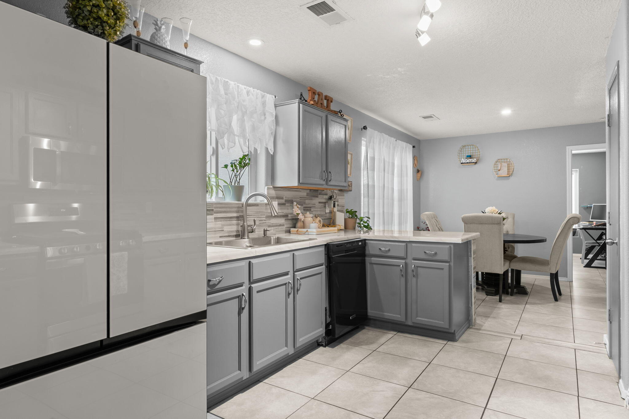 1018 DESERT SUNFLOWER Drive NE