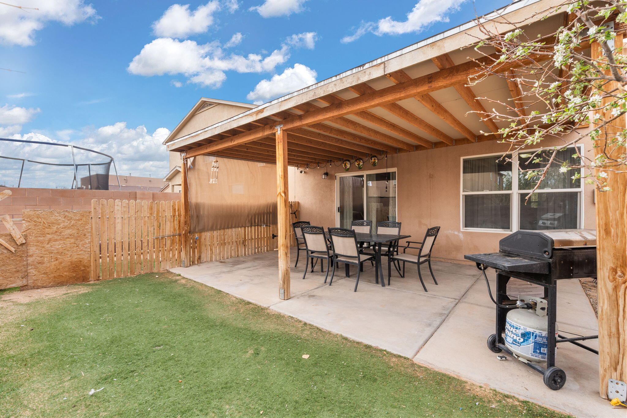 1018 DESERT SUNFLOWER Drive NE