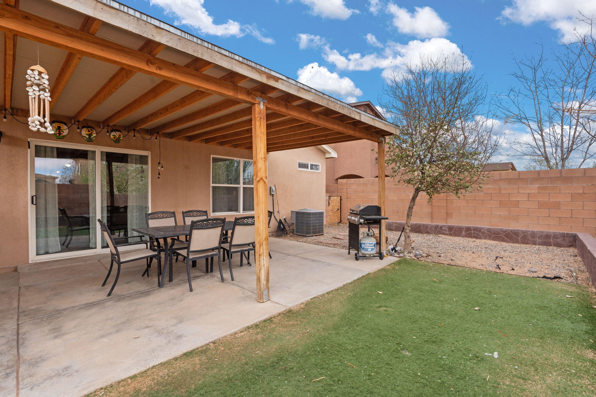 1018 DESERT SUNFLOWER Drive NE